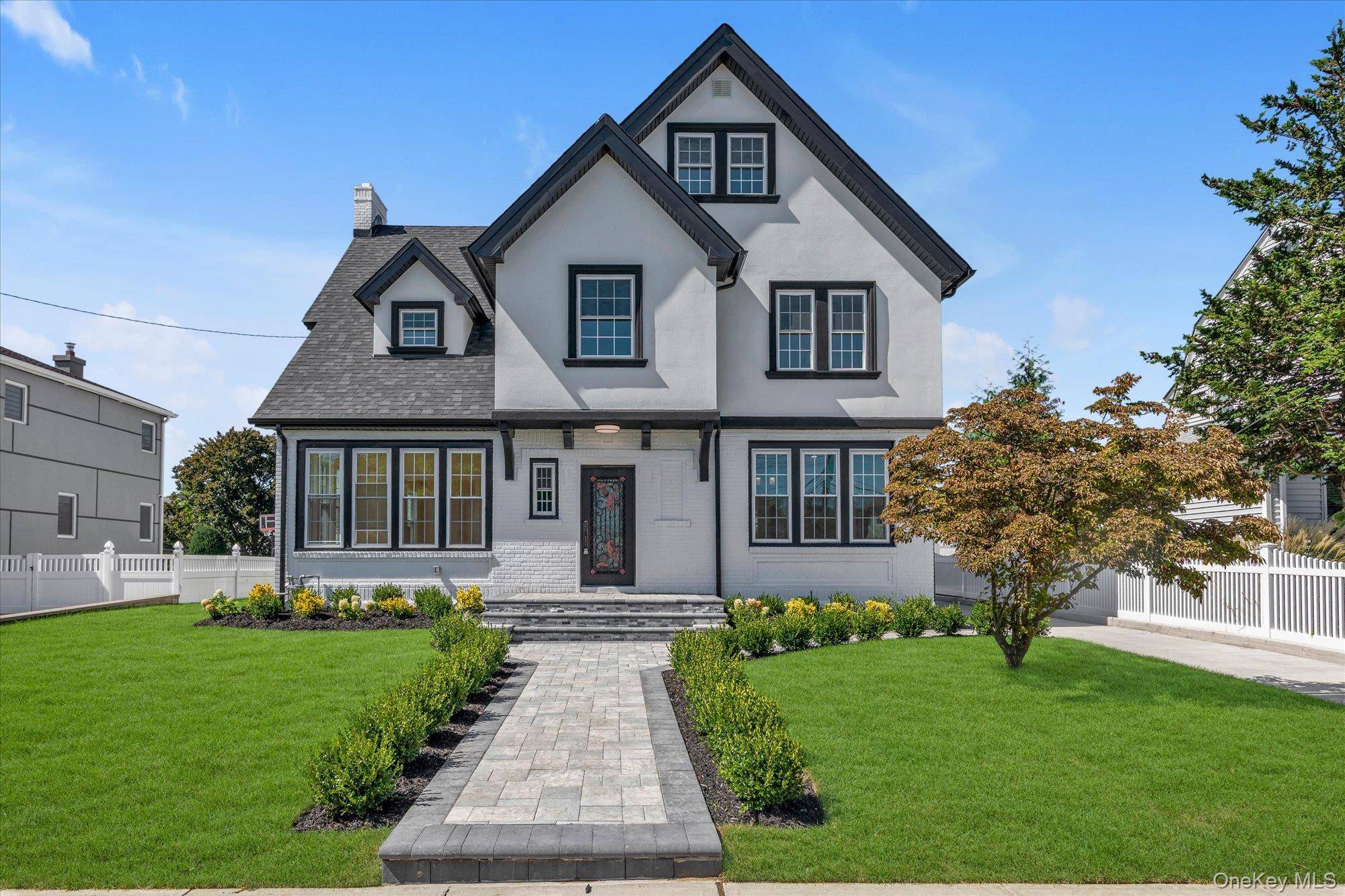 27 2nd ST, Lynbrook, NY 11563