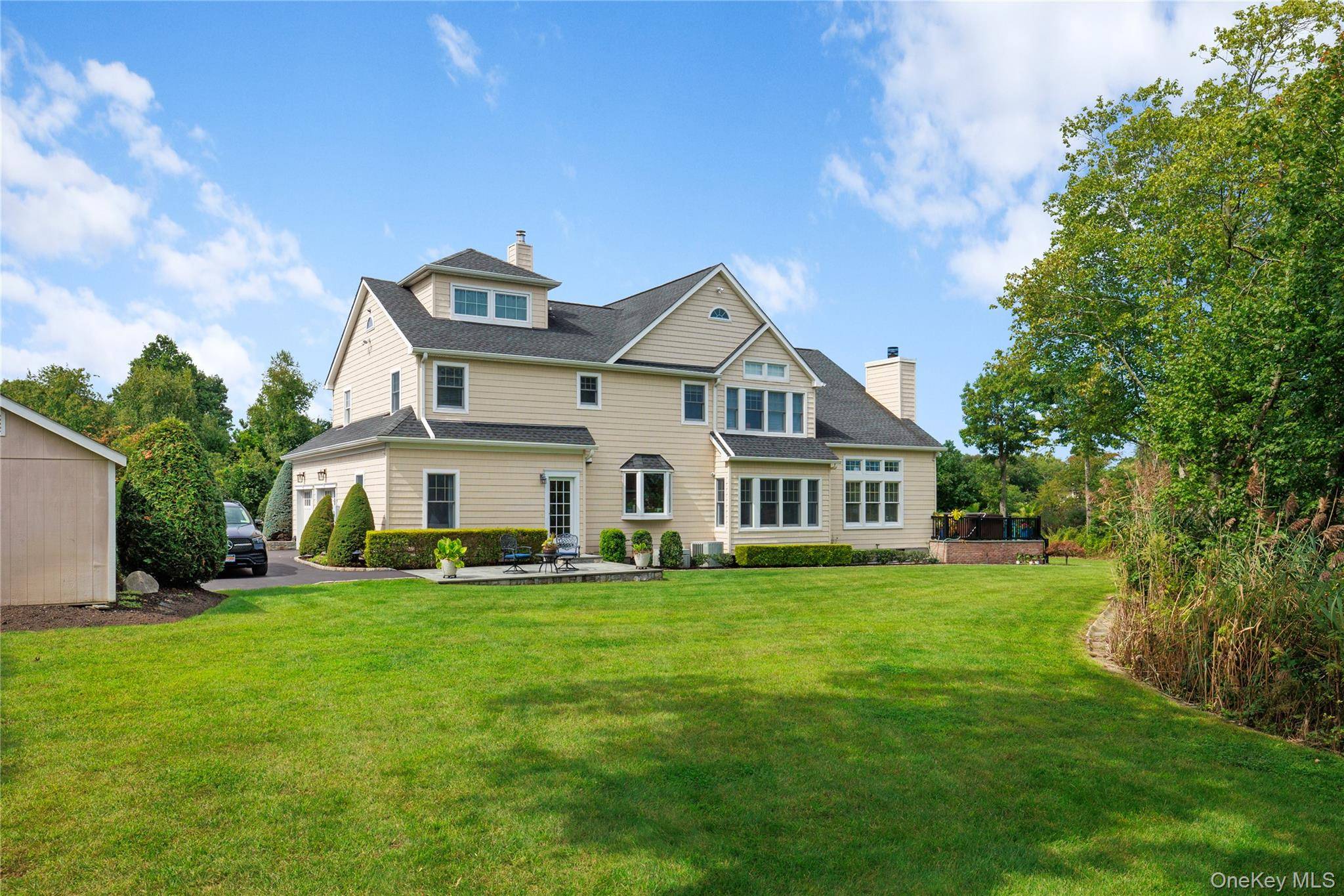 547 Shore DR, Oakdale, NY 11769