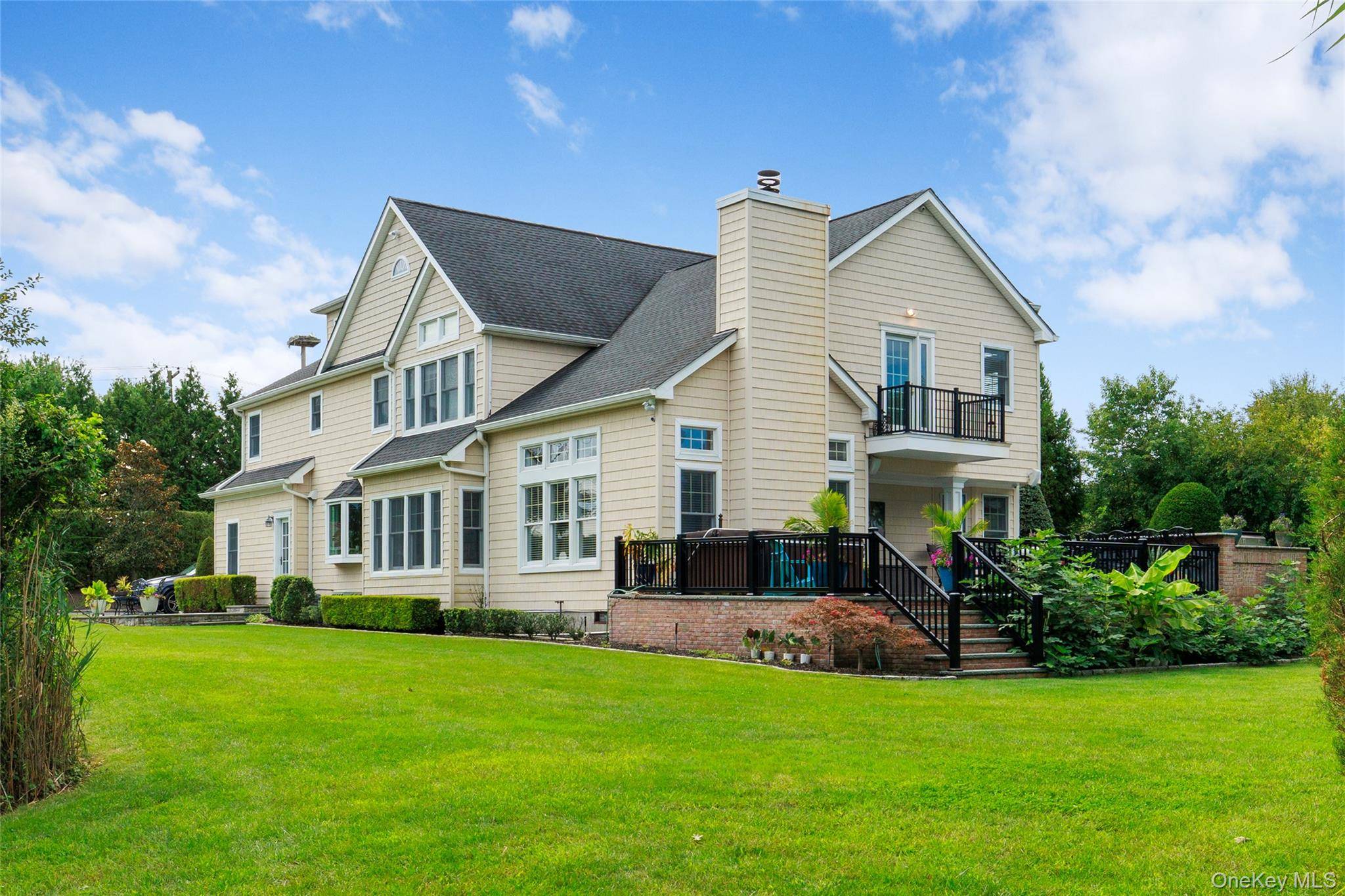 547 Shore DR, Oakdale, NY 11769