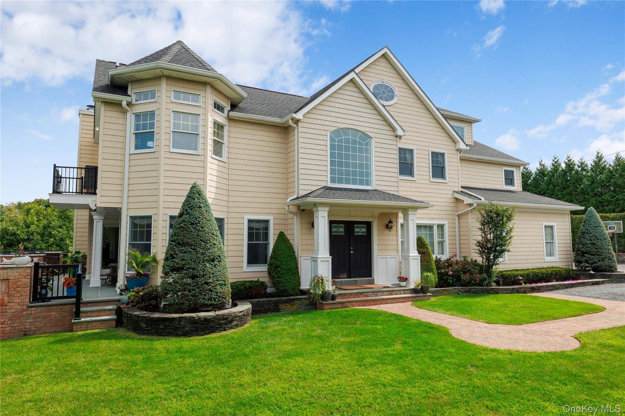 547 Shore DR, Oakdale, NY 11769