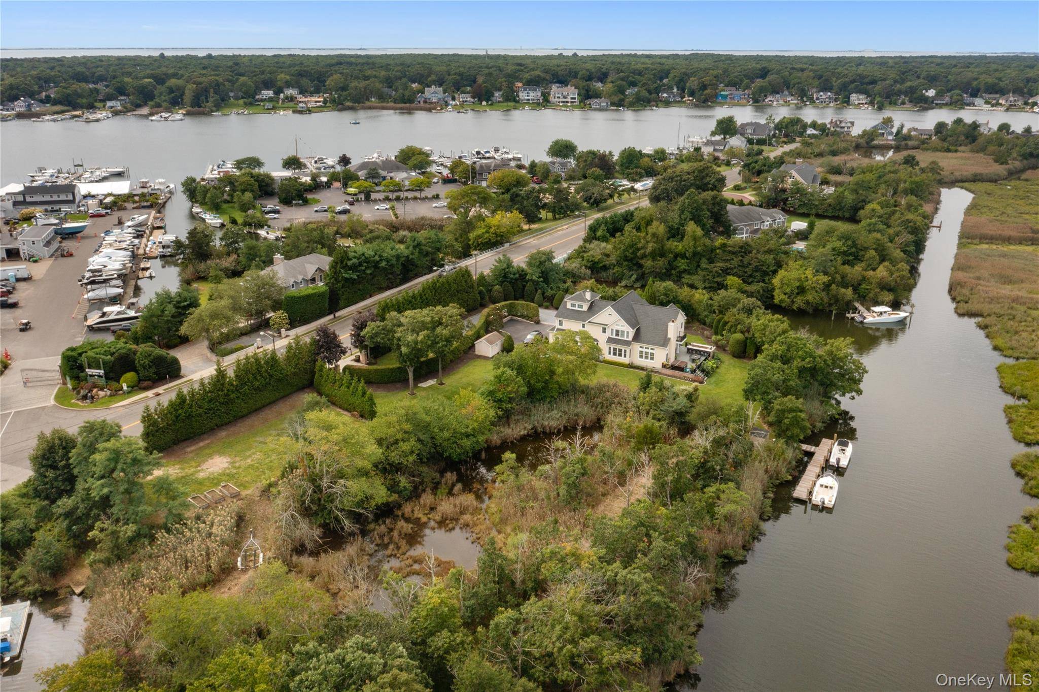 547 Shore DR, Oakdale, NY 11769