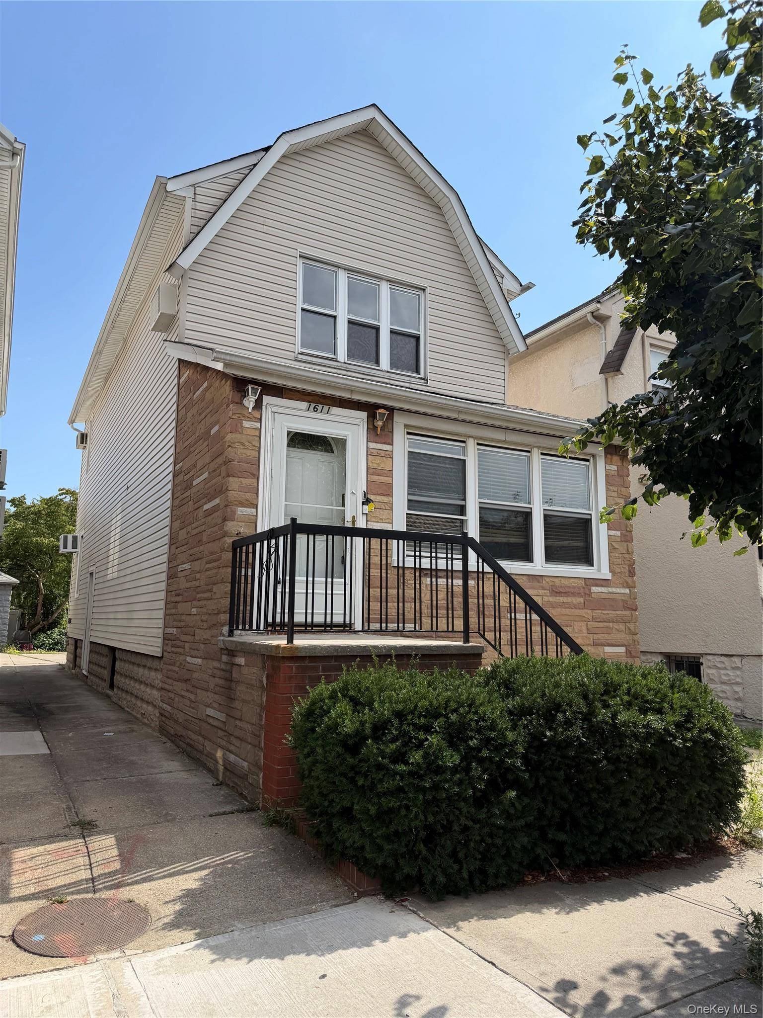 1611 E 5th ST, Brooklyn, NY 11230