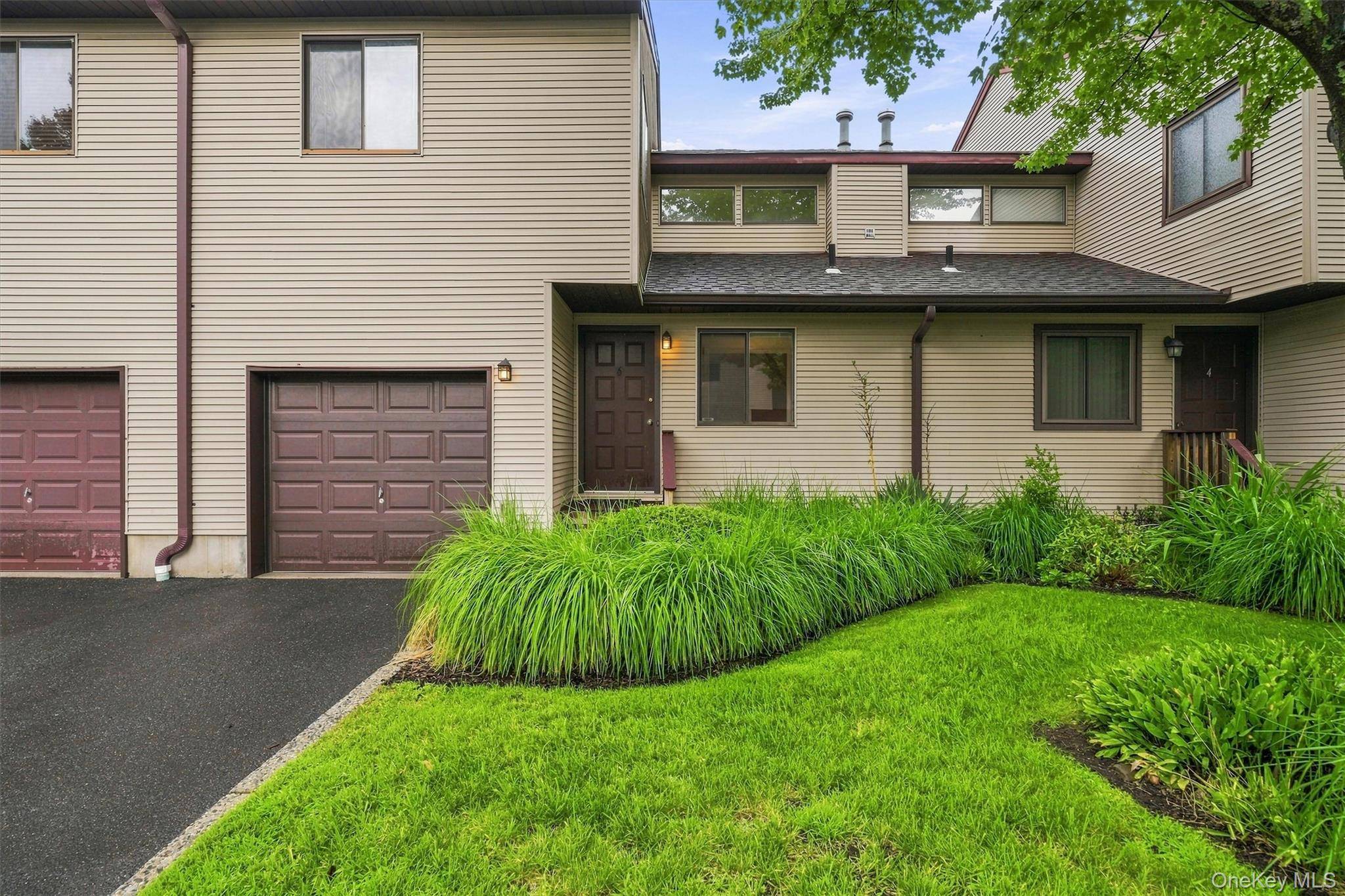 6 Ryan CT, Nanuet, NY 10954