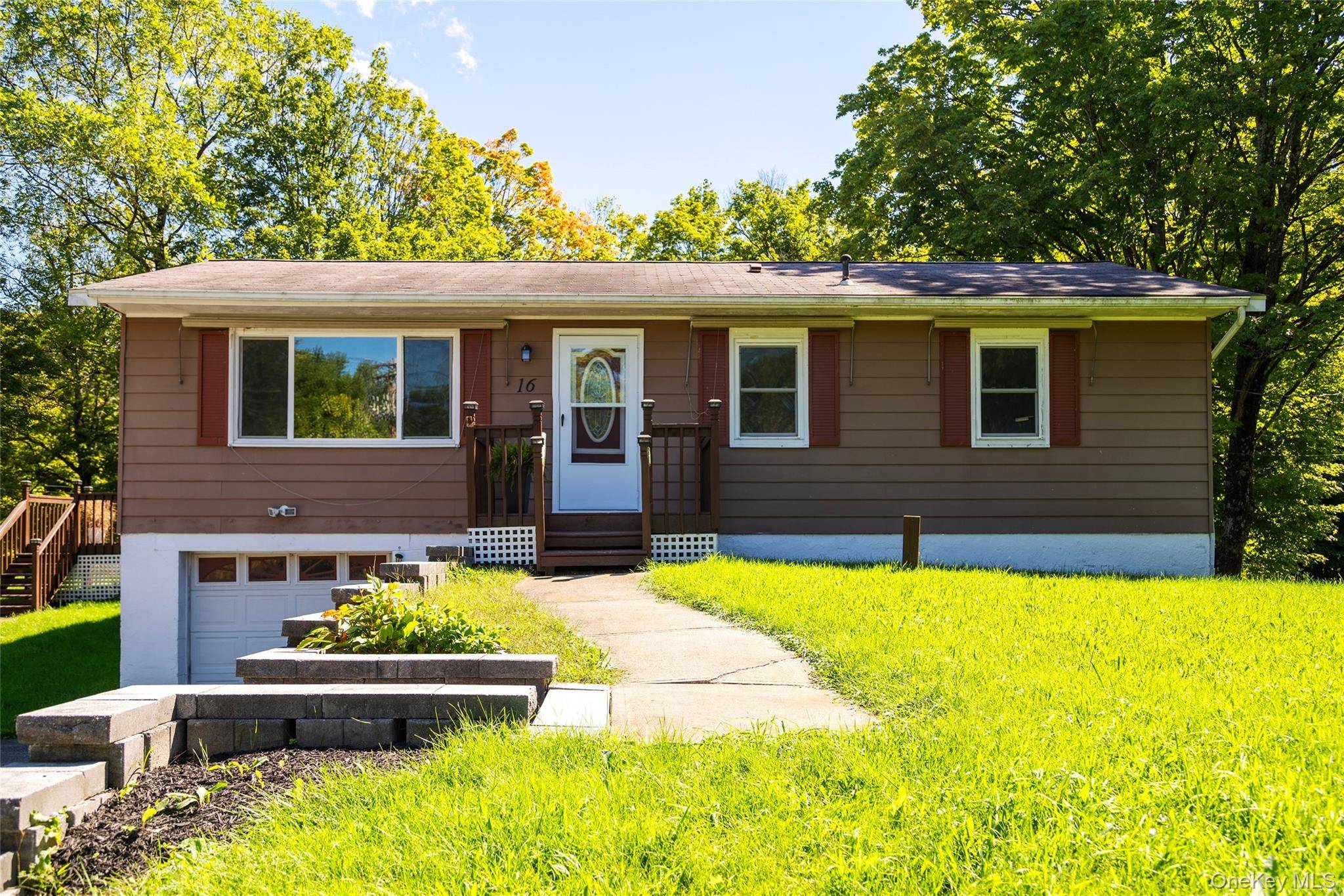 16 Peoples RD, Saugerties, NY 12477