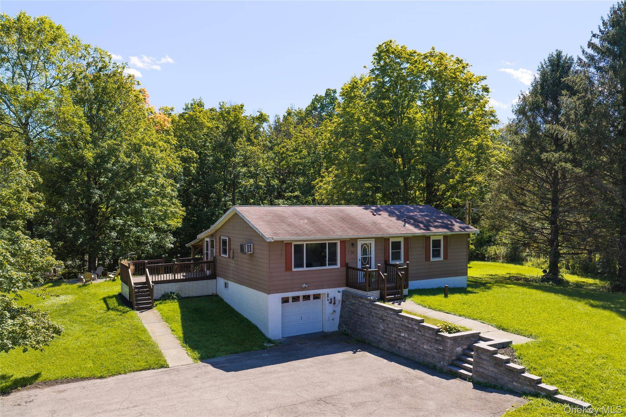 16 Peoples RD, Saugerties, NY 12477