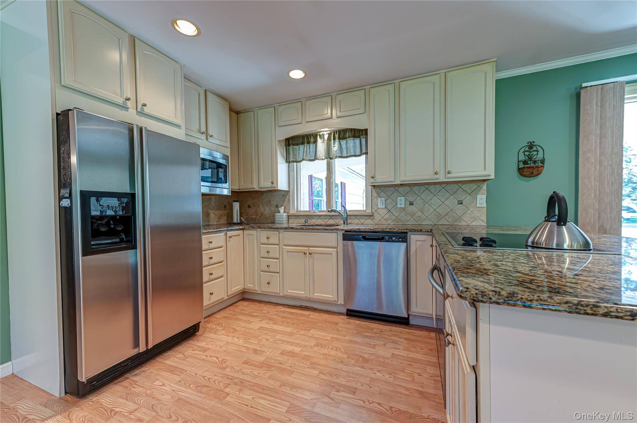 3 High Gate DR, East Setauket, NY 11733