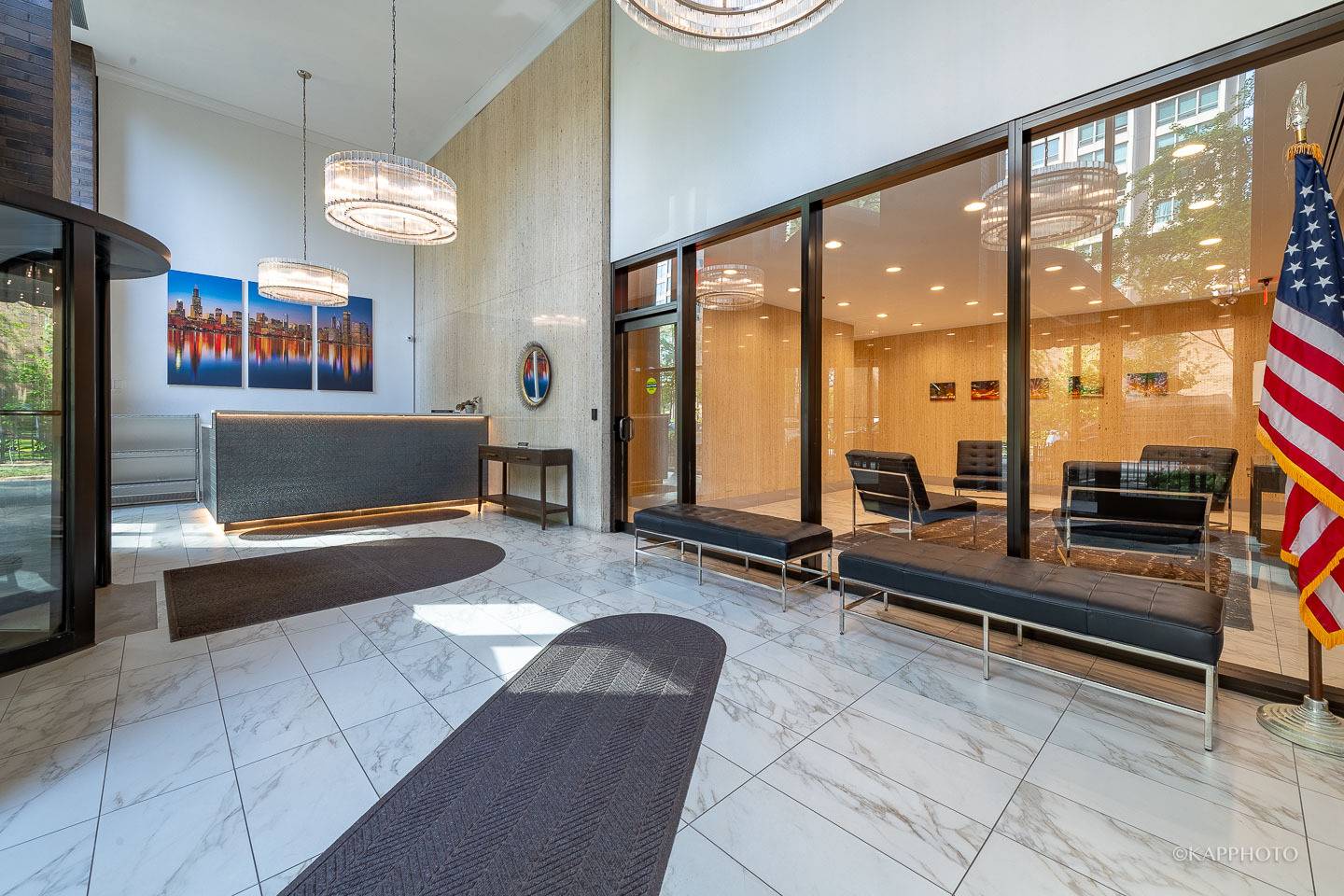 525 W Hawthorne PL #1601, Chicago, IL 60657