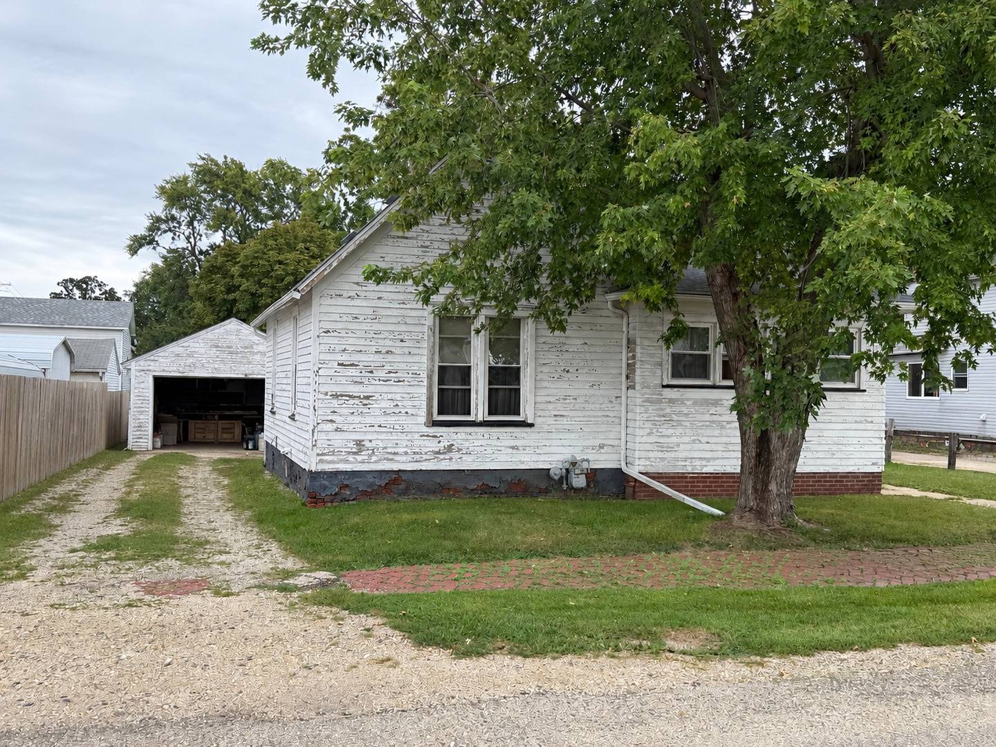 820 N Burr ST, Kewanee, IL 61443