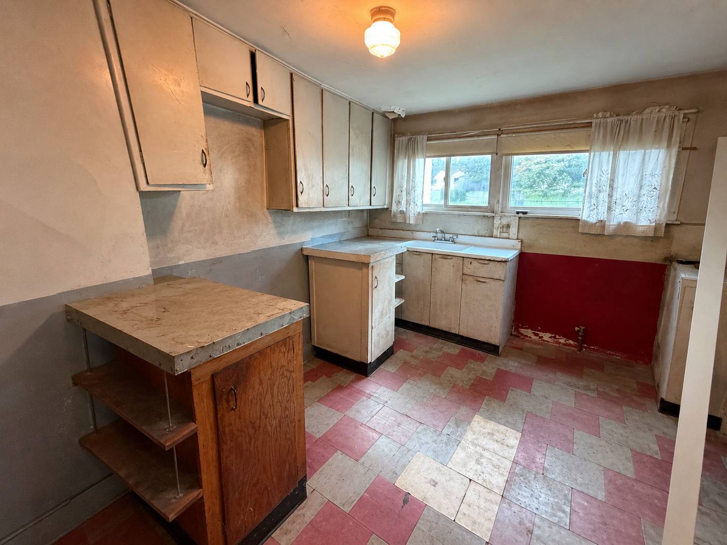 820 N Burr ST, Kewanee, IL 61443
