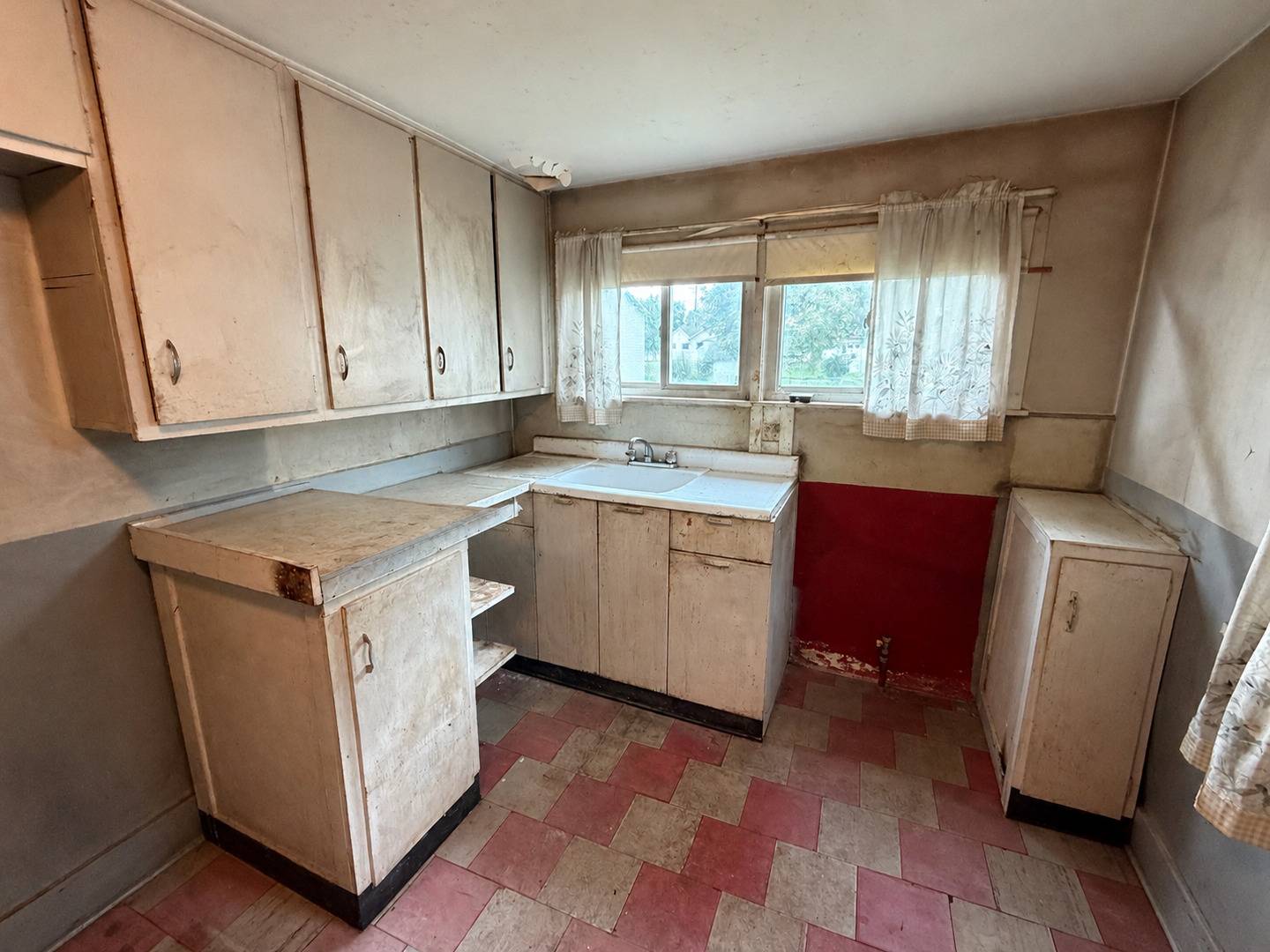 820 N Burr ST, Kewanee, IL 61443