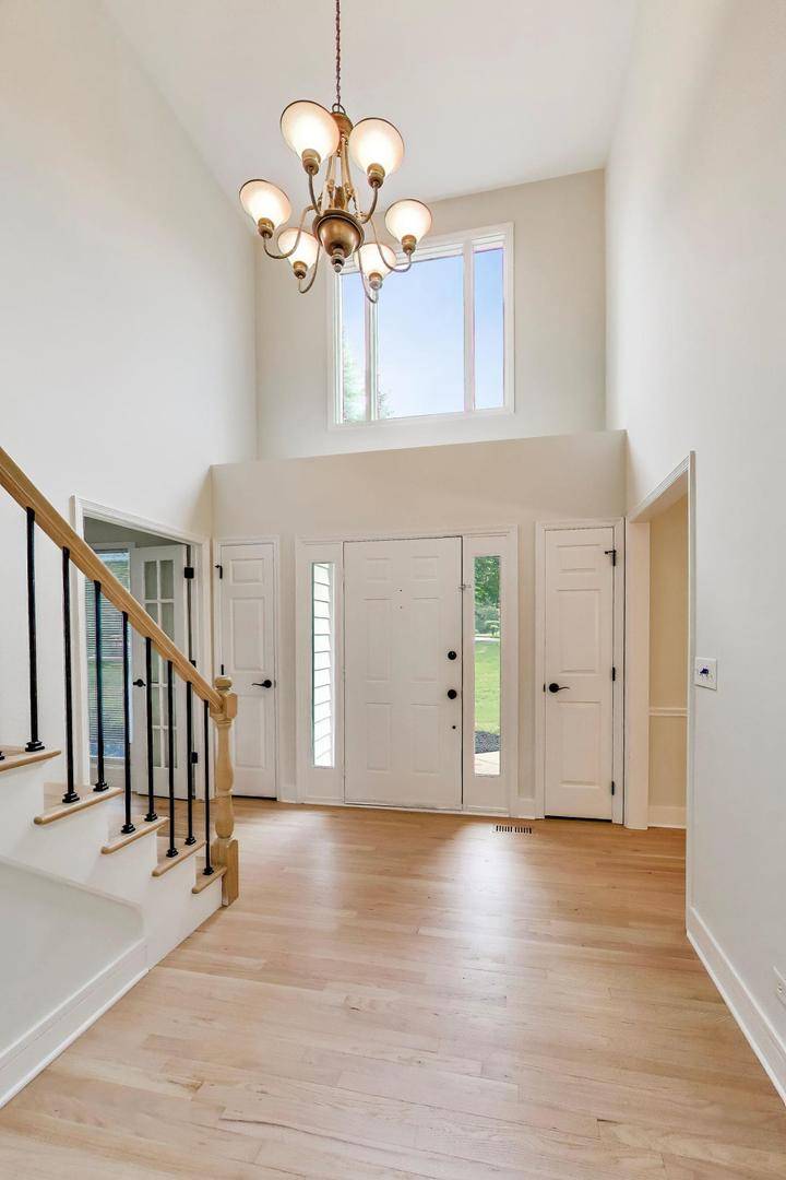 251 Perth RD, Cary, IL 60013