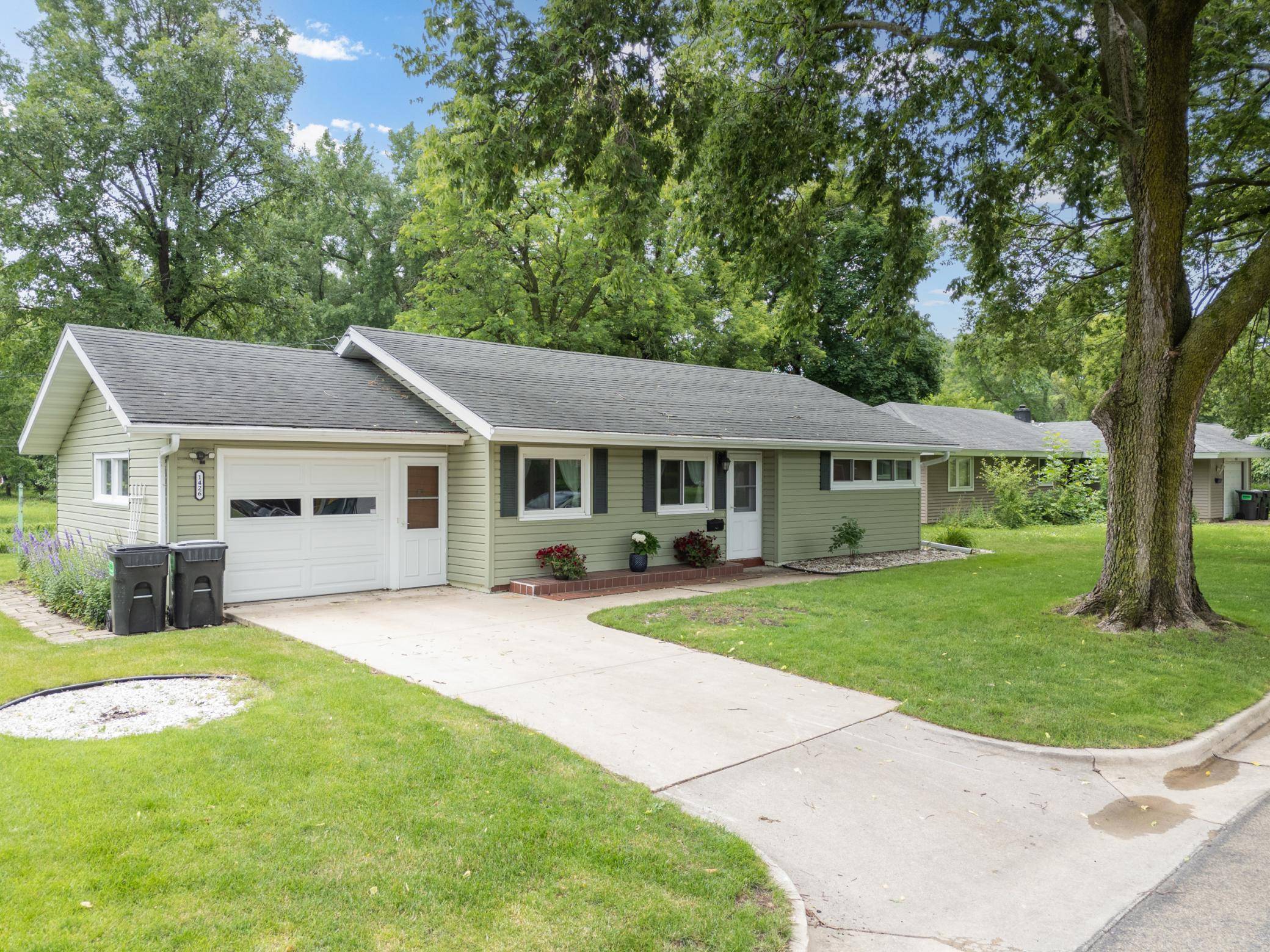 1426 Graham CT SE, Rochester, MN 55904