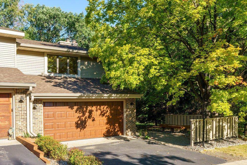 563 Sterling ST S, Maplewood, MN 55119