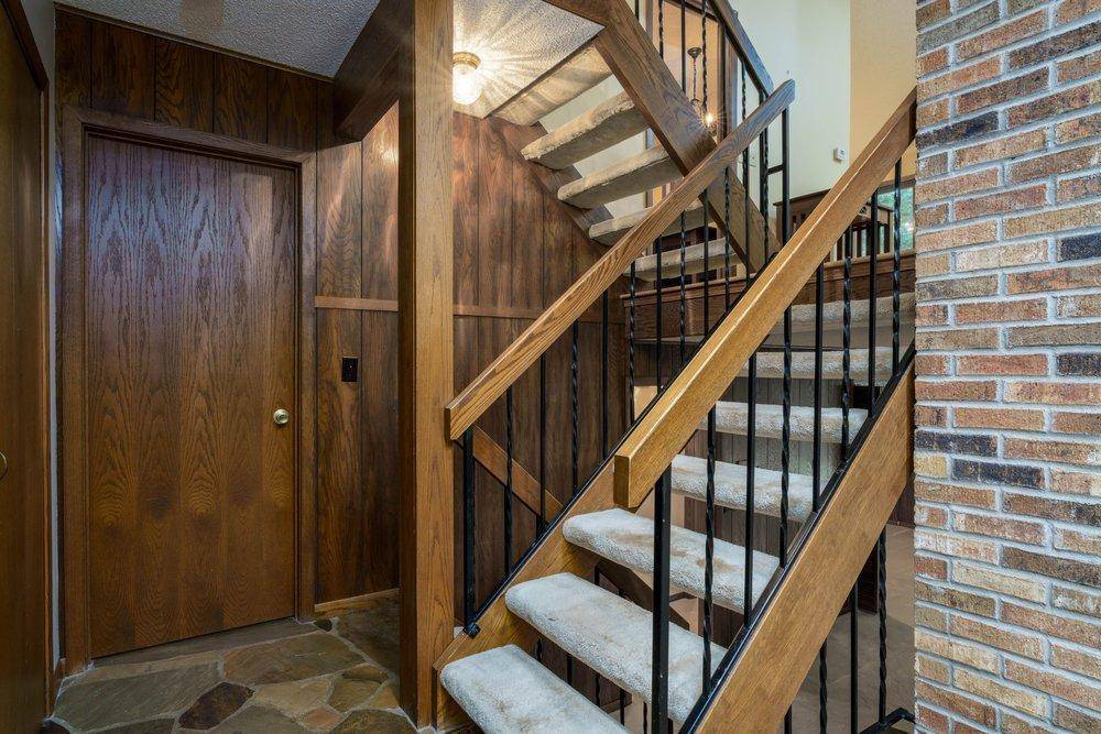 563 Sterling ST S, Maplewood, MN 55119