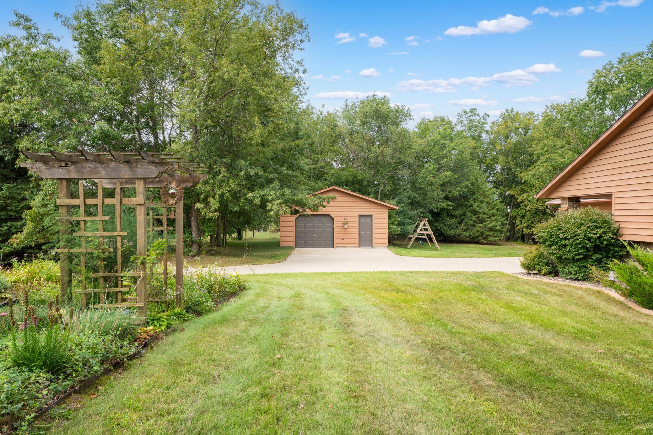 2191 68th ST NW, Rochester, MN 55901