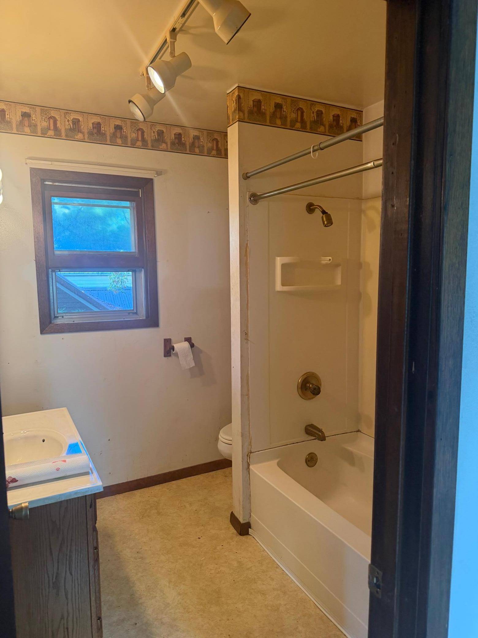 137 E Walnut ST, Glenwood City, WI 54013