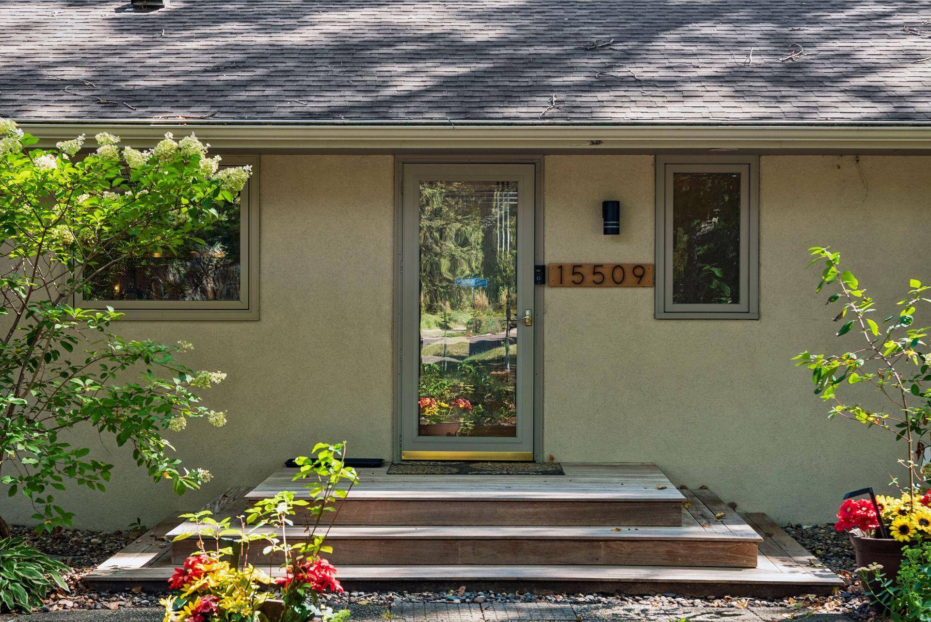 15509 Holdridge RD E, Wayzata, MN 55391