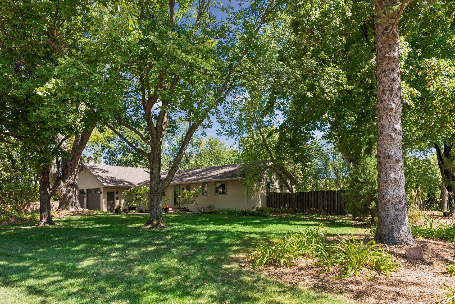 15509 Holdridge RD E, Wayzata, MN 55391