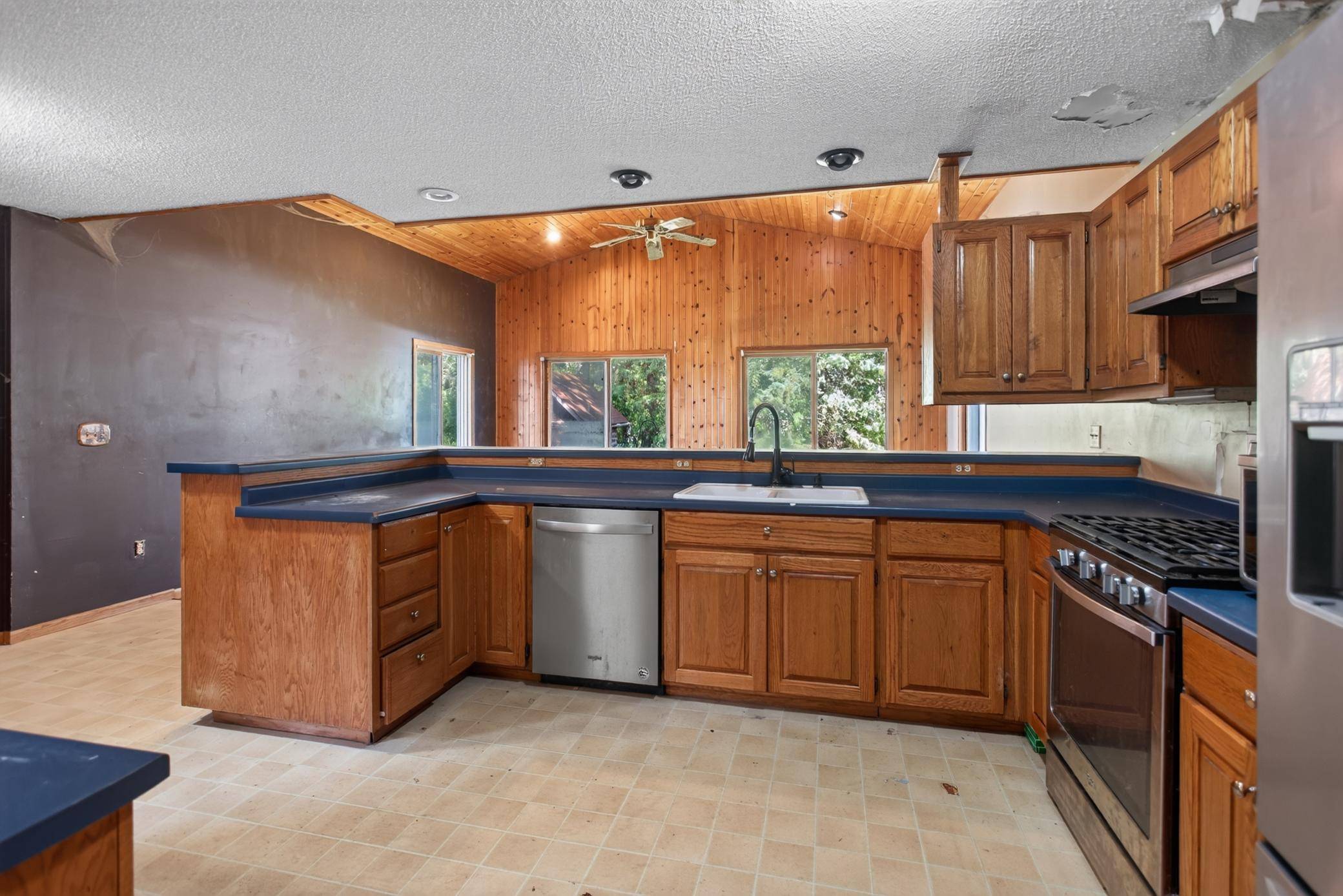 1699 Oakwood DR, Shoreview, MN 55126