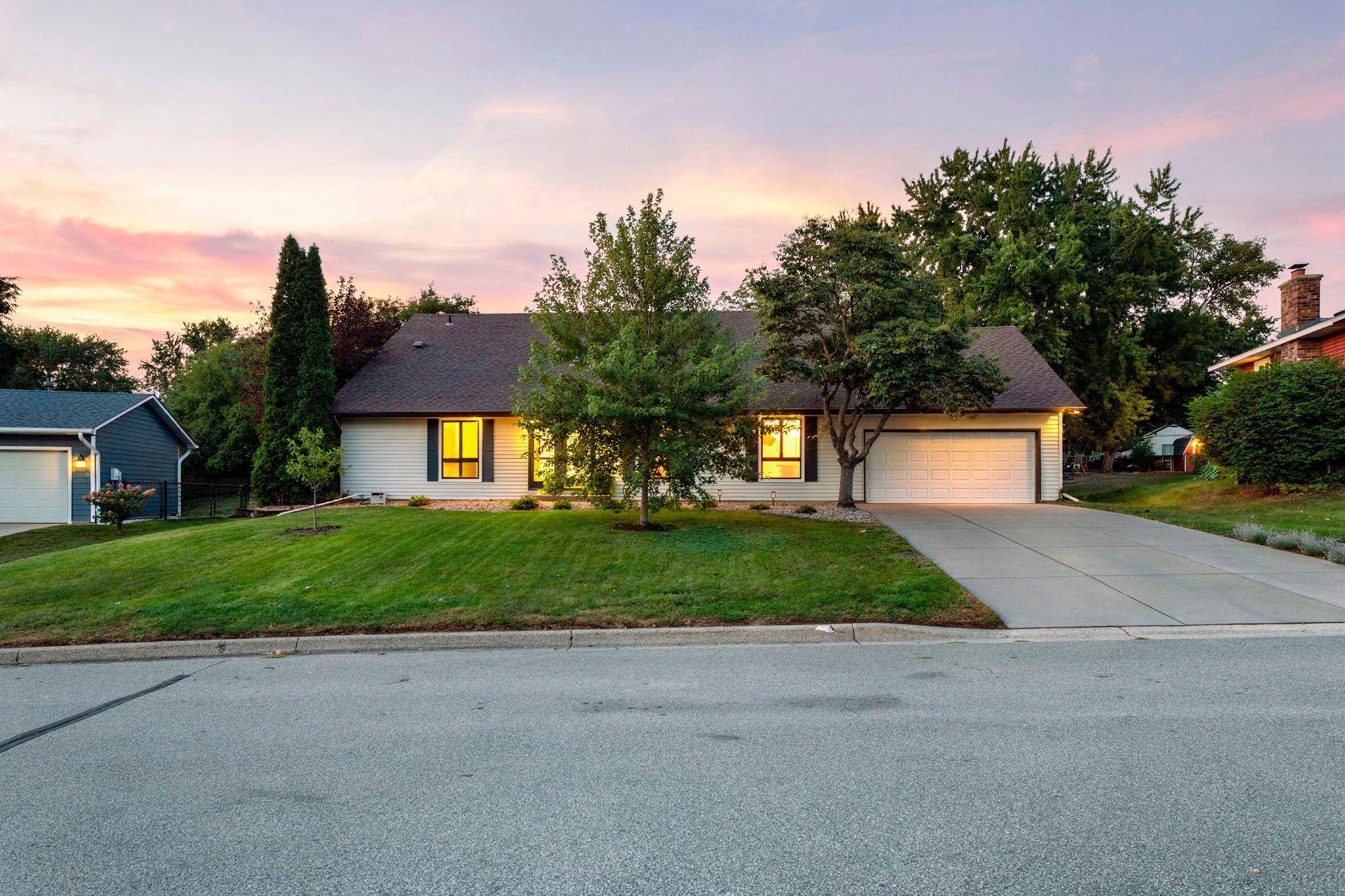 7730 Countryside DR, Bloomington, MN 55438