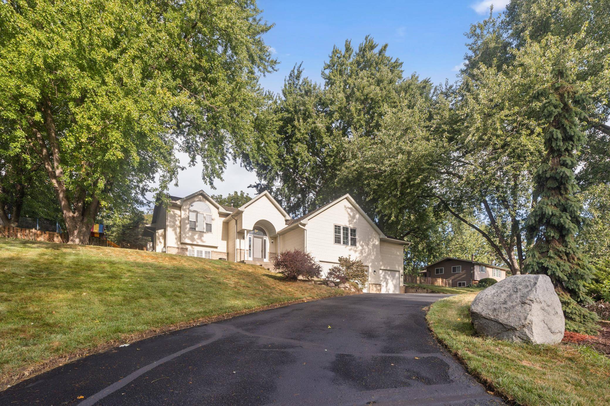 2975 Egan AVE, Eagan, MN 55121