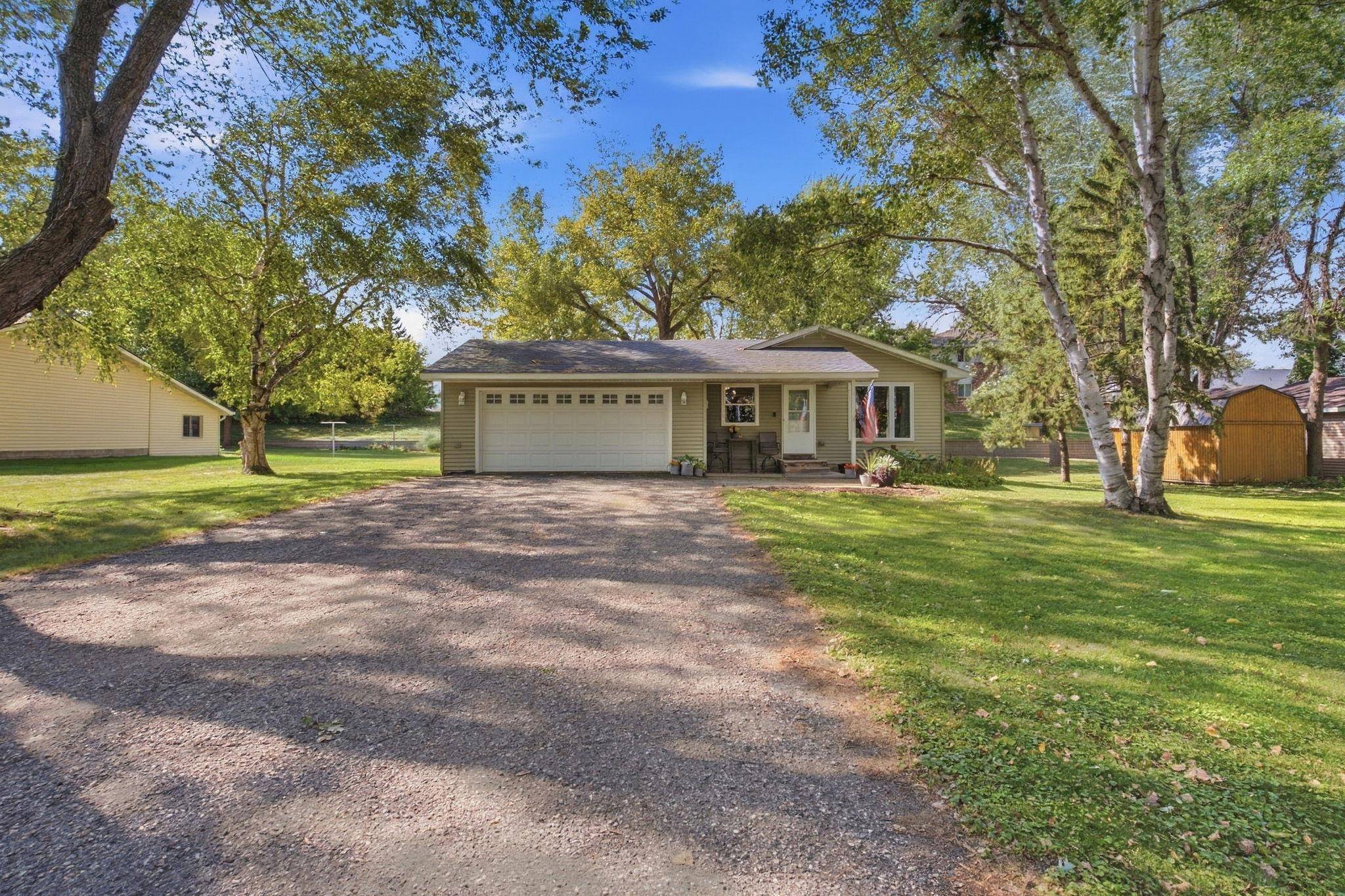 210 Lakeview DR, Spicer, MN 56288