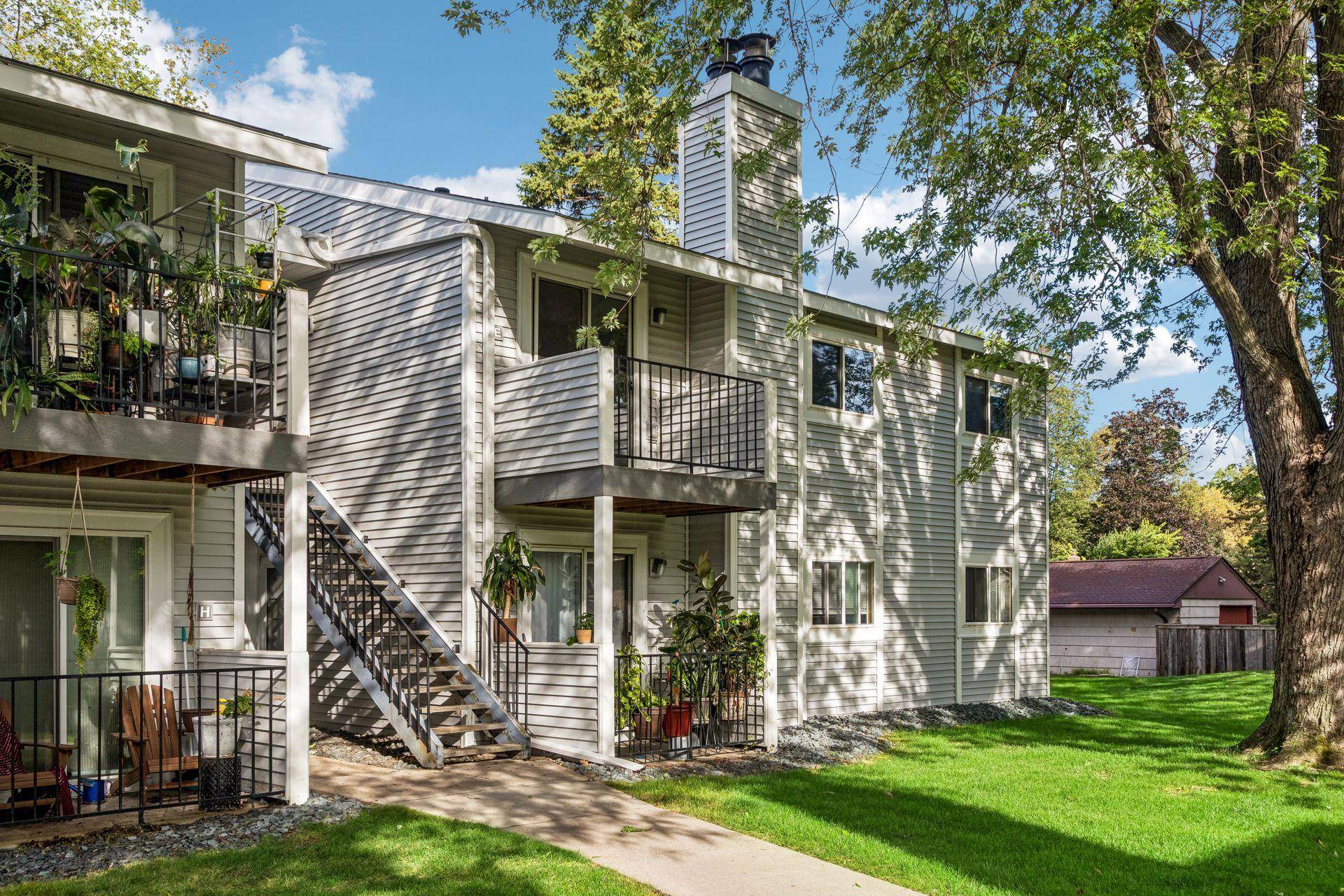 1728 Pleasant ST #E, Lauderdale, MN 55113