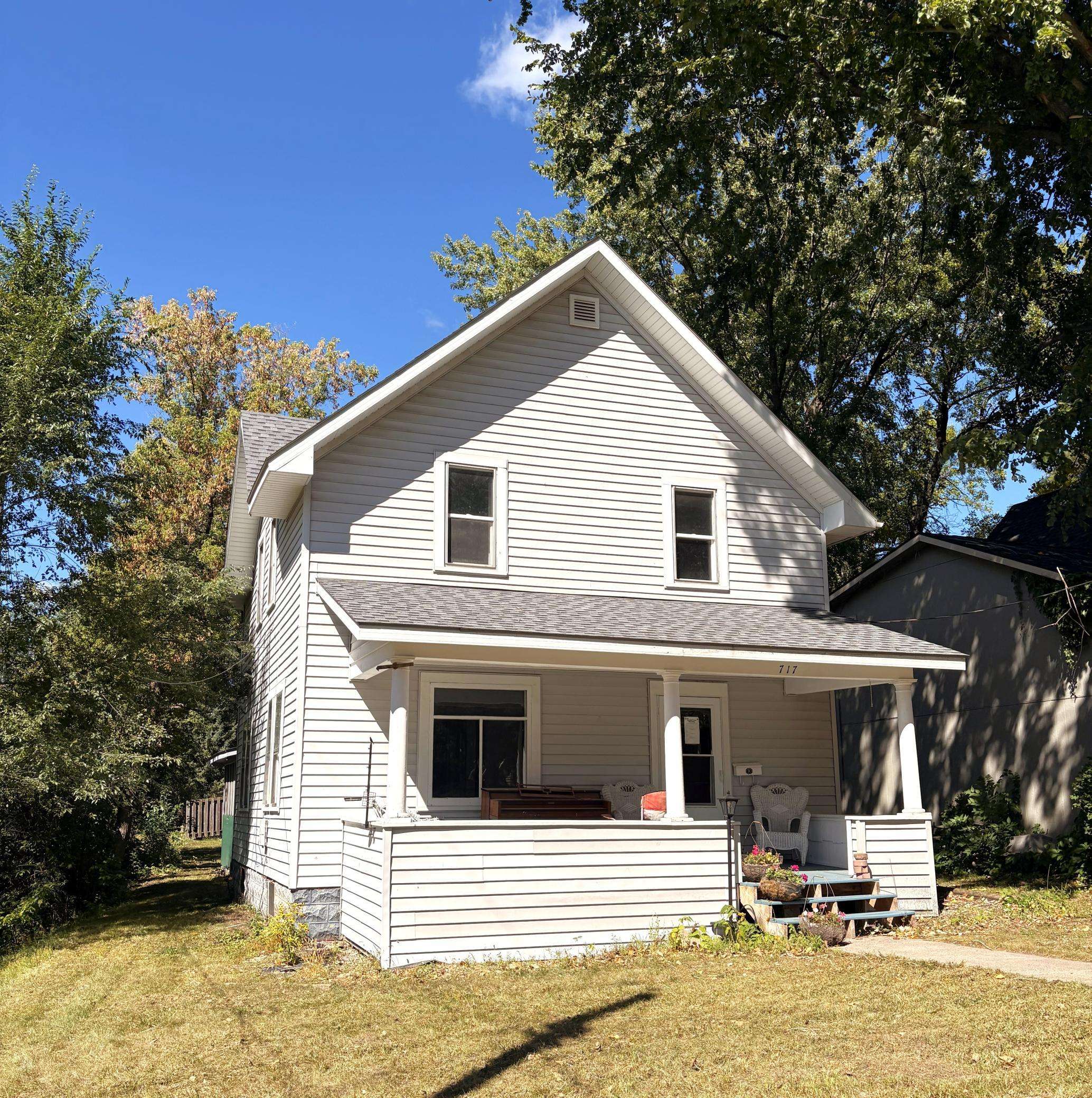 717 S 9th ST, Montevideo, MN 56265