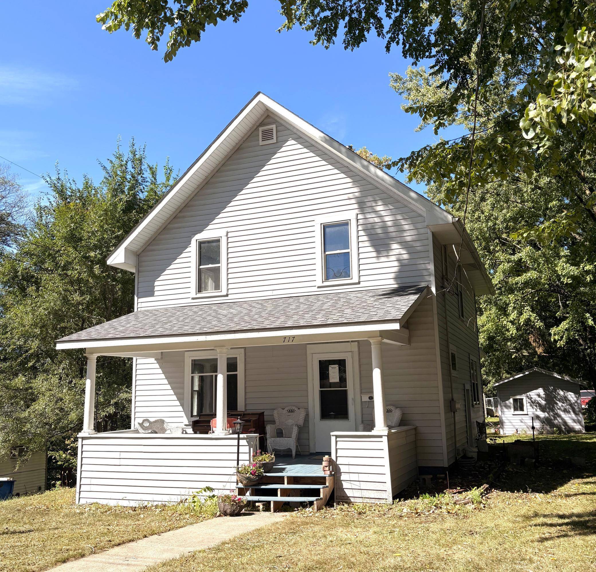 717 S 9th ST, Montevideo, MN 56265