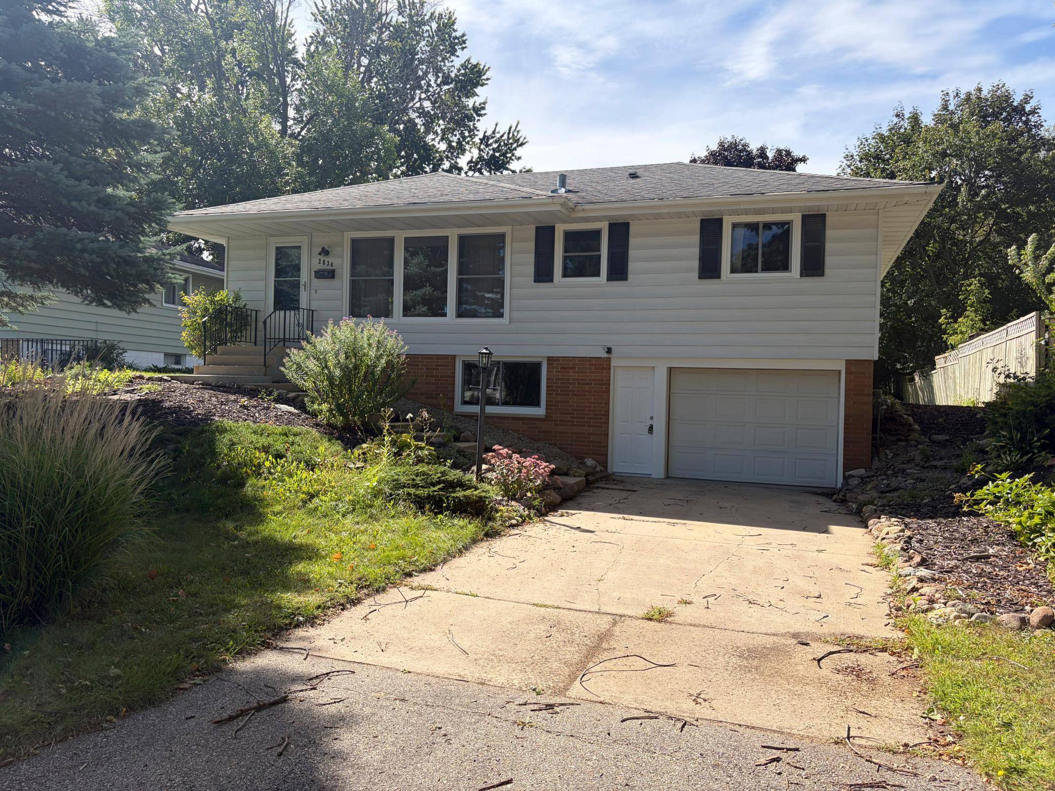 2034 24th ST NW, Rochester, MN 55901