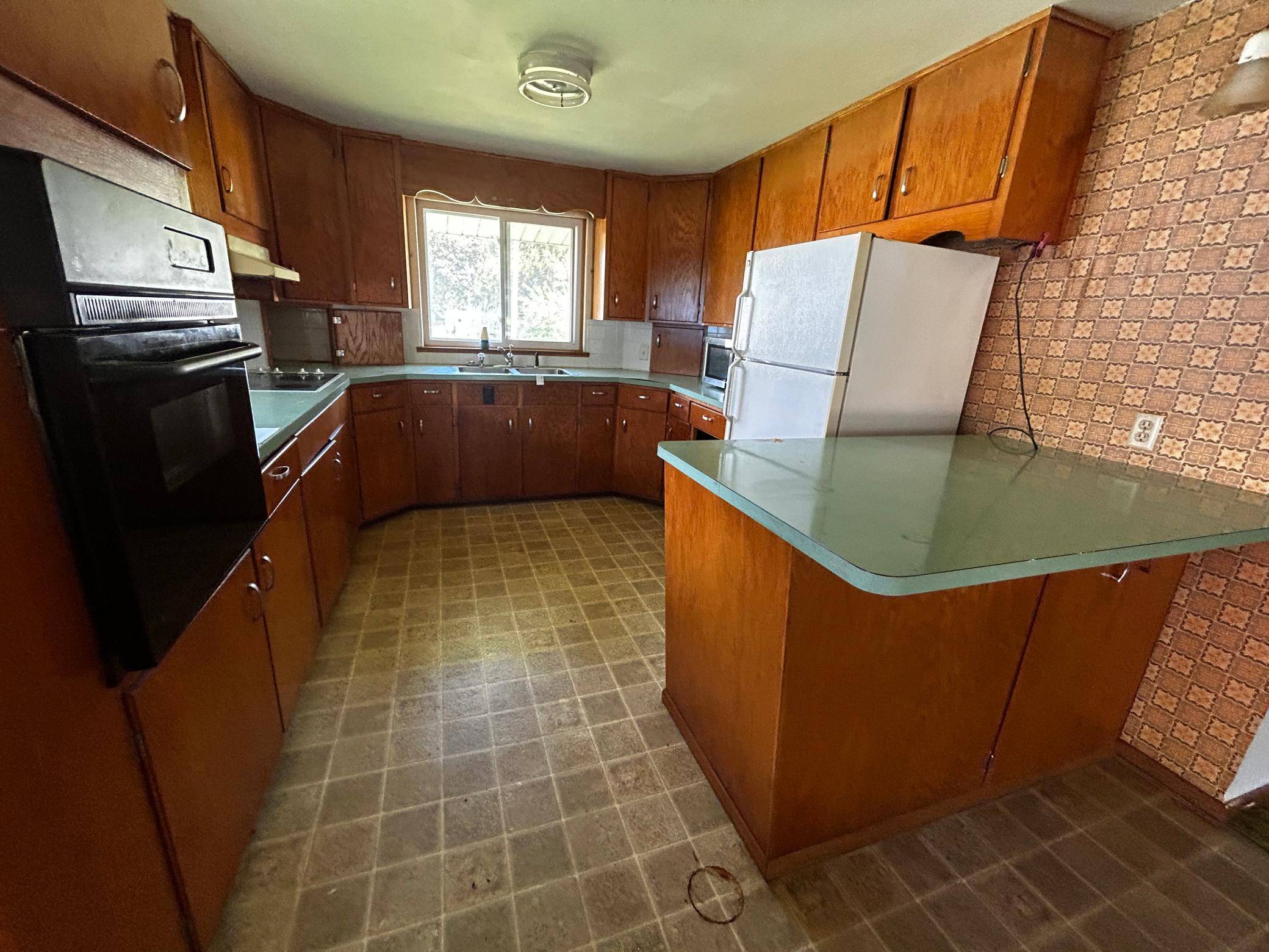 202 W Main ST, Ceylon, MN 56121