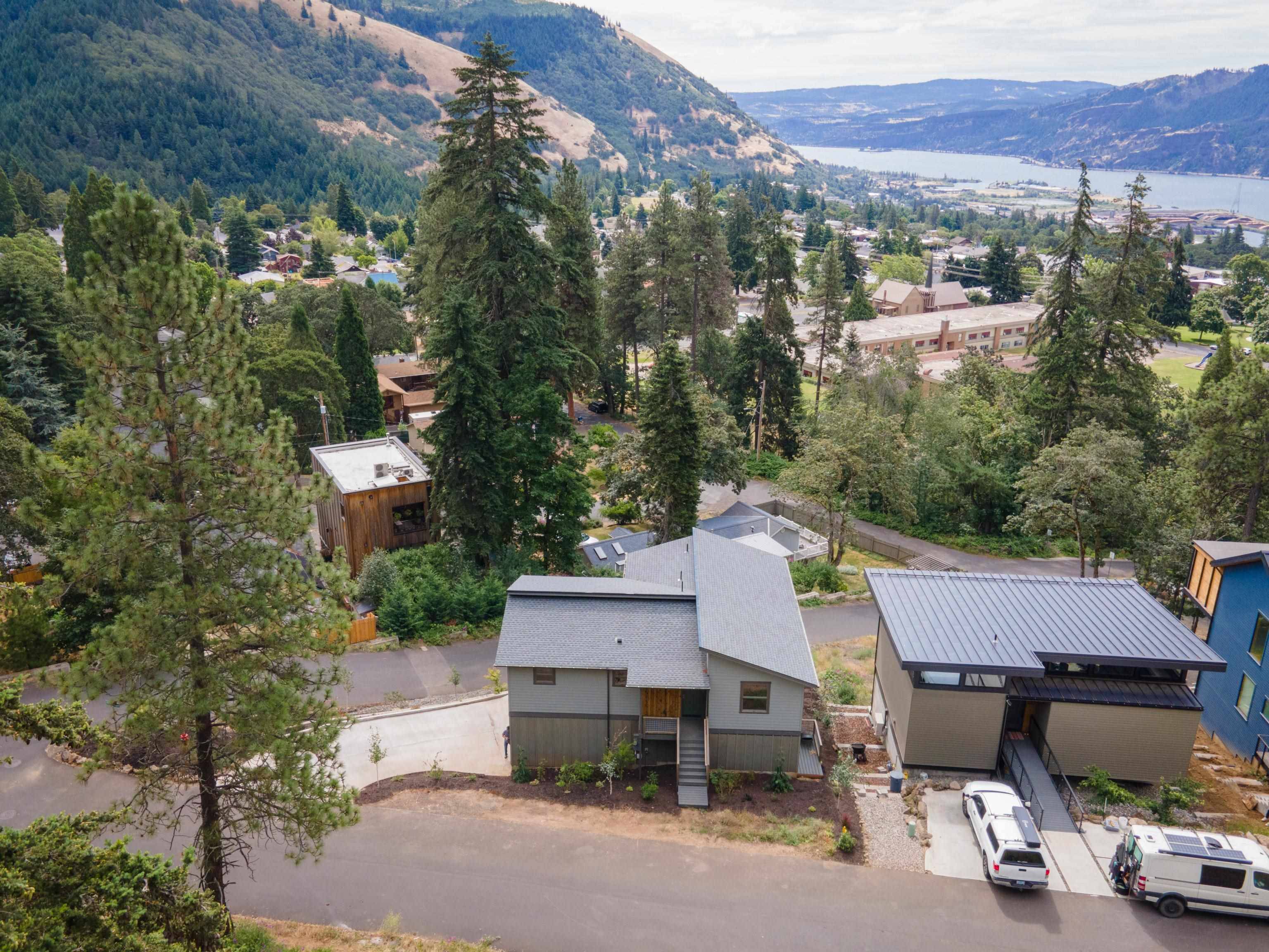 215 NW Sophie Ln, White Salmon, WA 98672