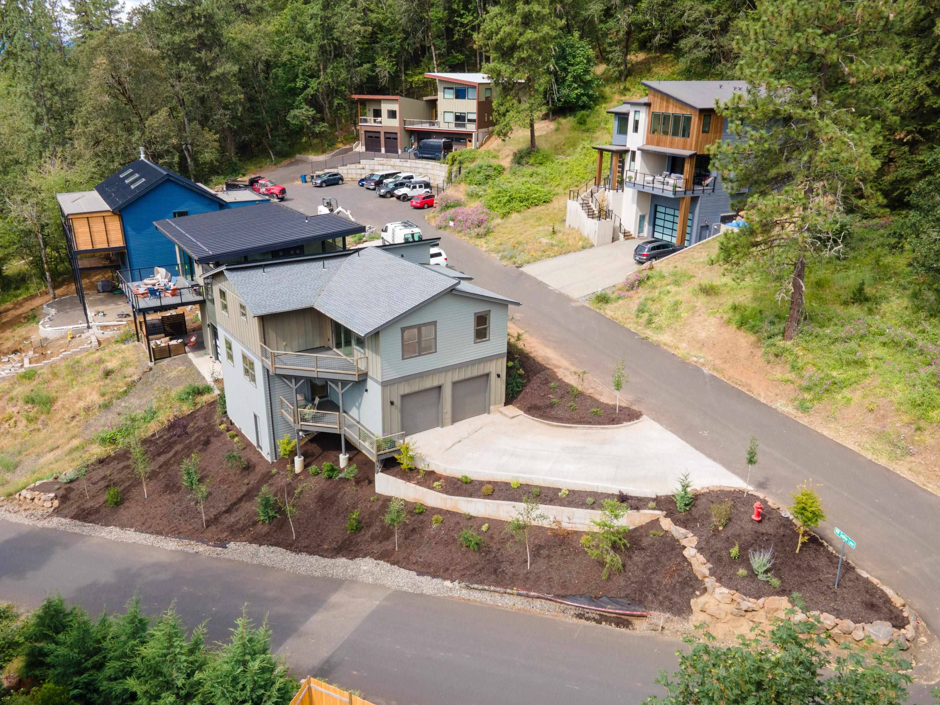 215 NW Sophie Ln, White Salmon, WA 98672