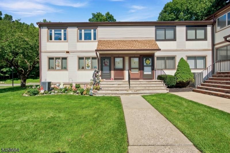 1901B Stonegate Ln #B, Stanhope Boro, NJ 07874
