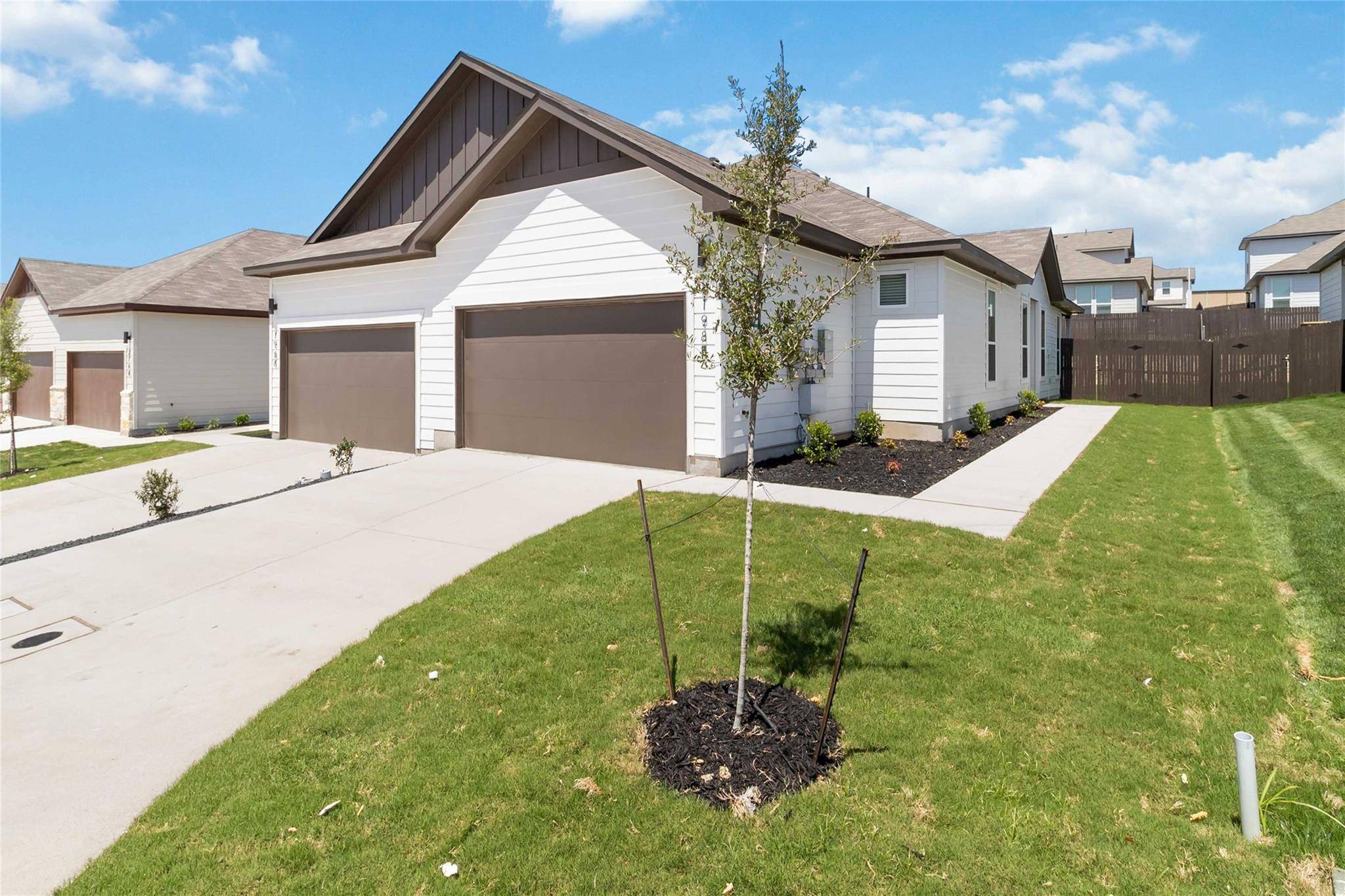 198 Schrader DR #Unit B, Buda, TX 78610