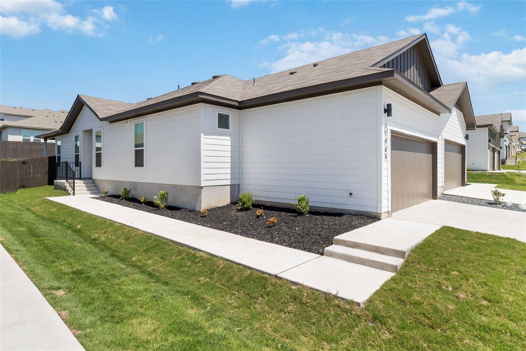 198 Schrader DR #Unit B, Buda, TX 78610