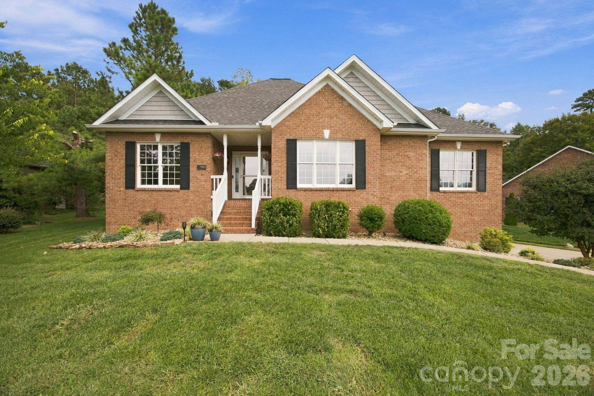 1463 Brookstone DR, Hickory, NC 28602