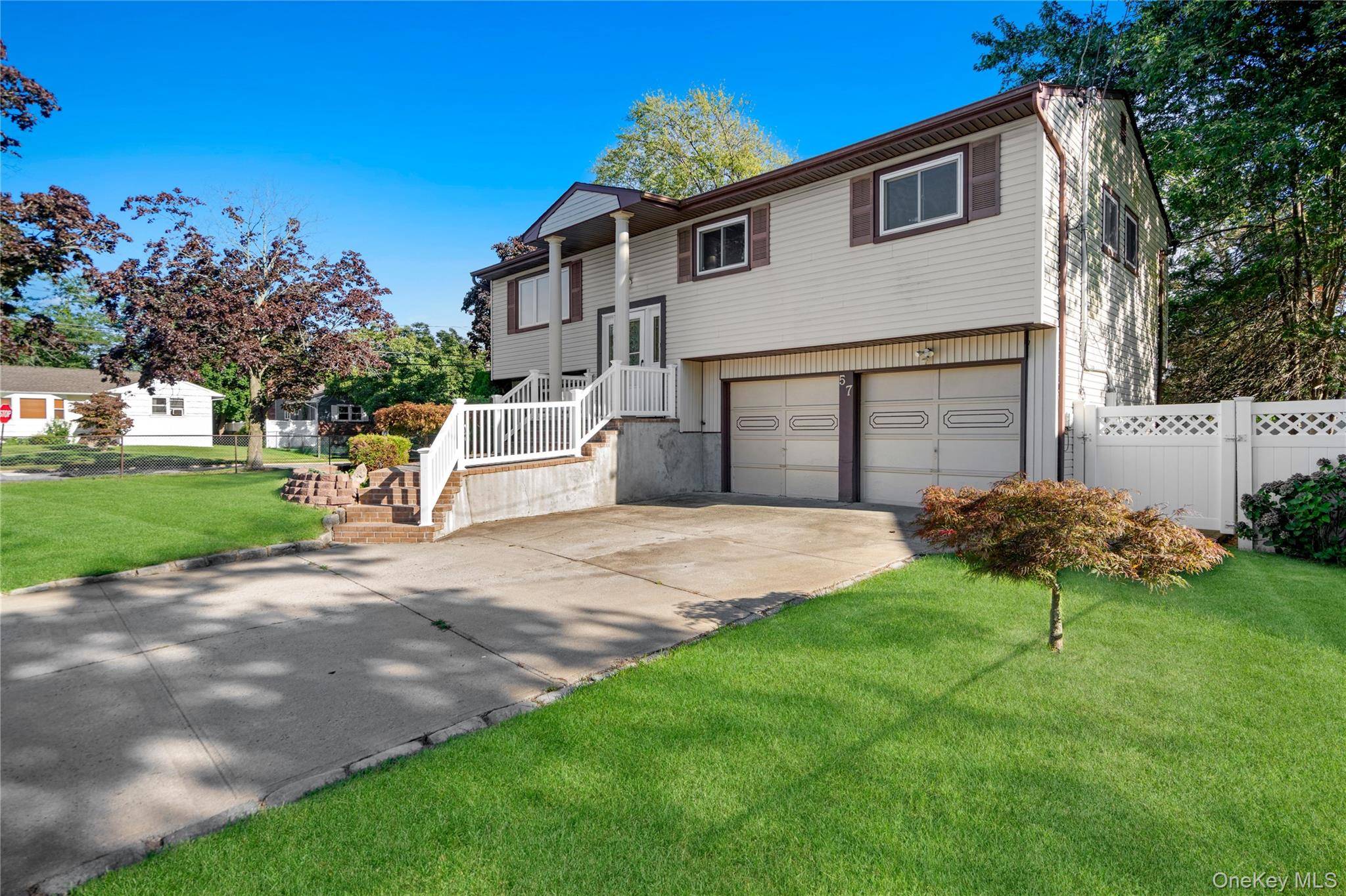 57 Sand ST, Massapequa, NY 11758