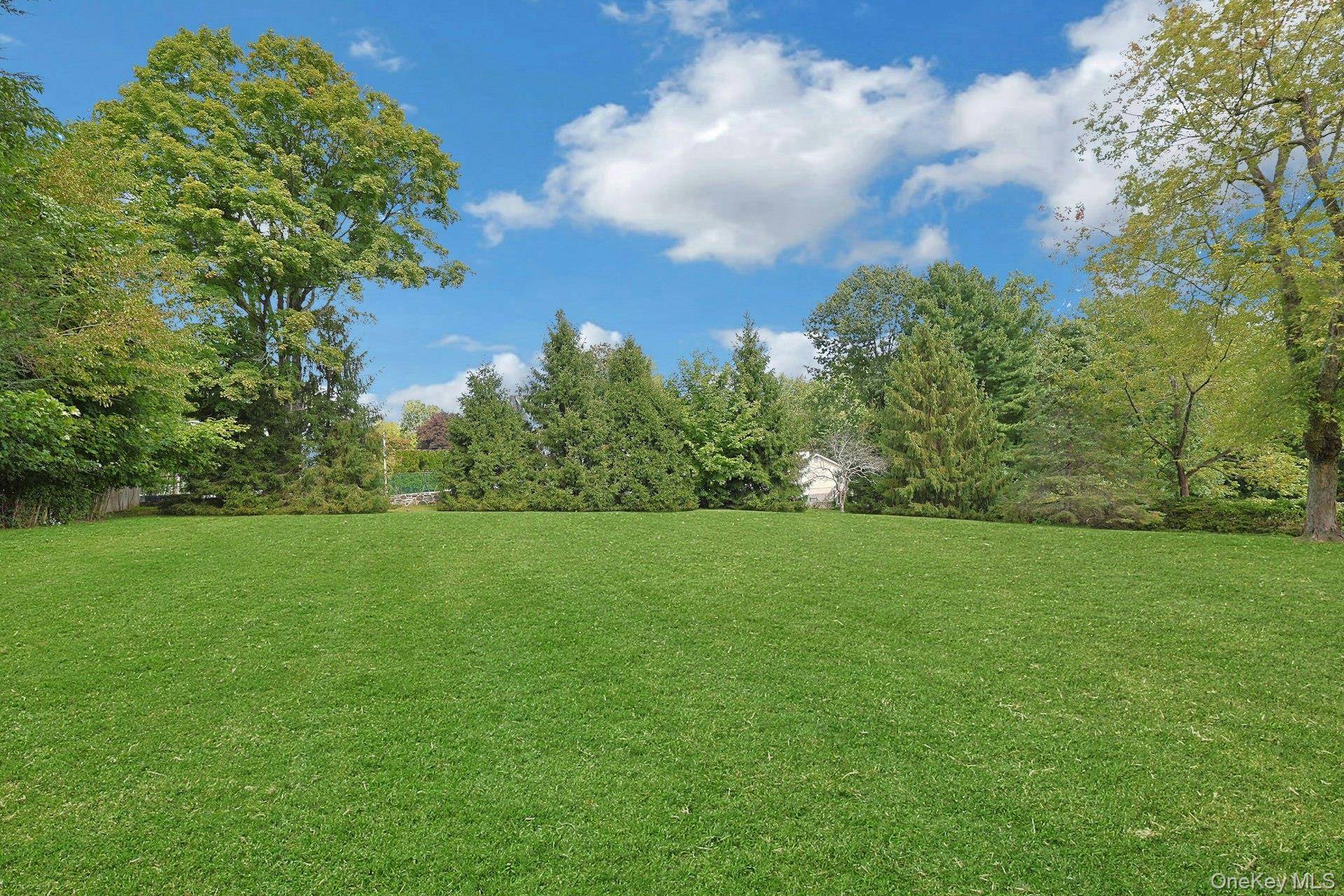 9 Stonegate RD, Valhalla, NY 10595