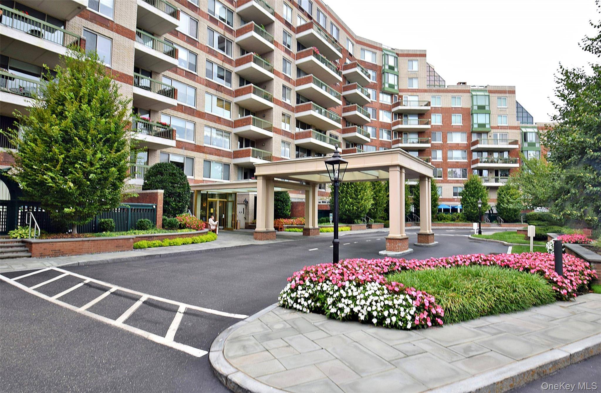 111 Cherry Valley AVE #M6, Garden City, NY 11530