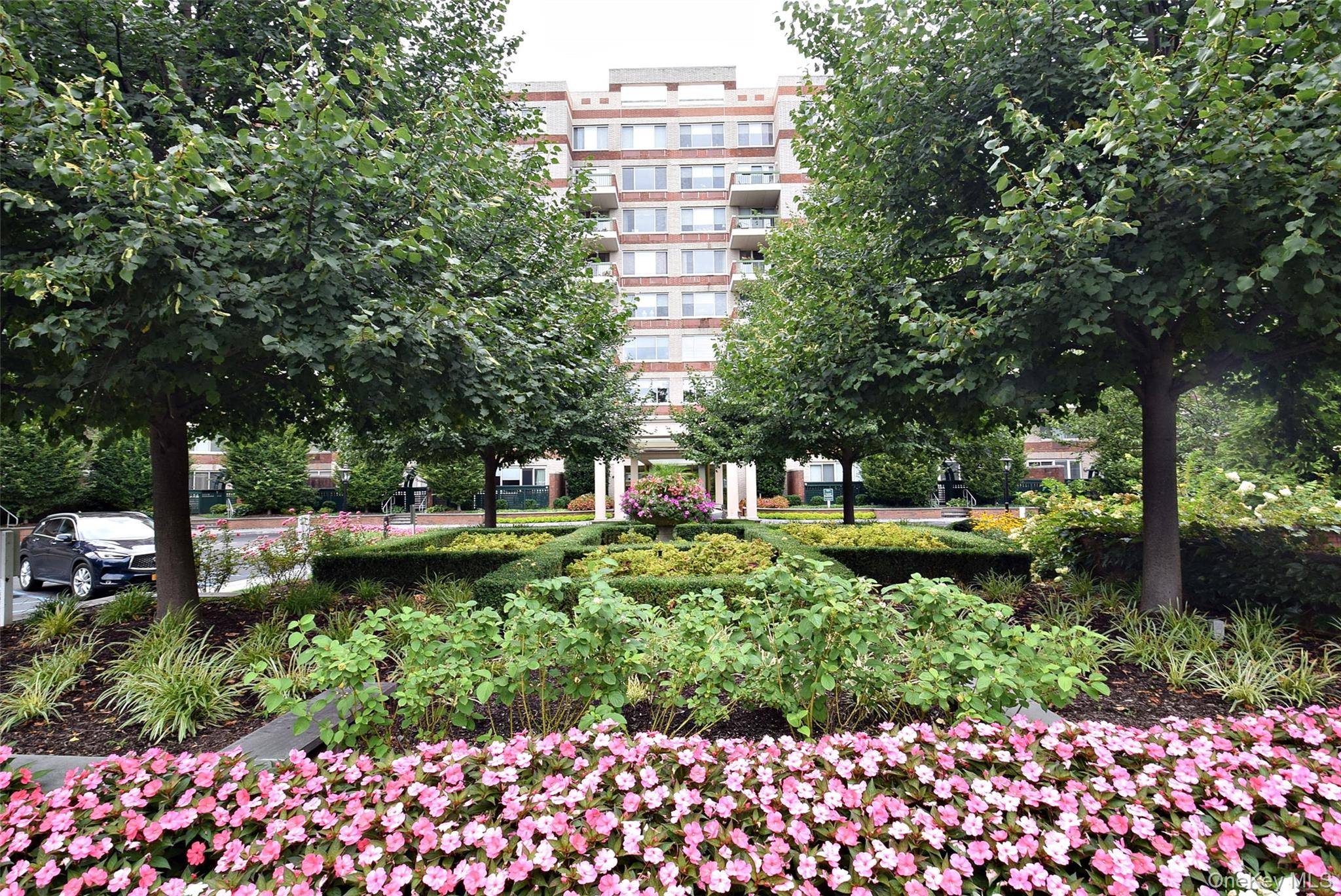 111 Cherry Valley AVE #M6, Garden City, NY 11530