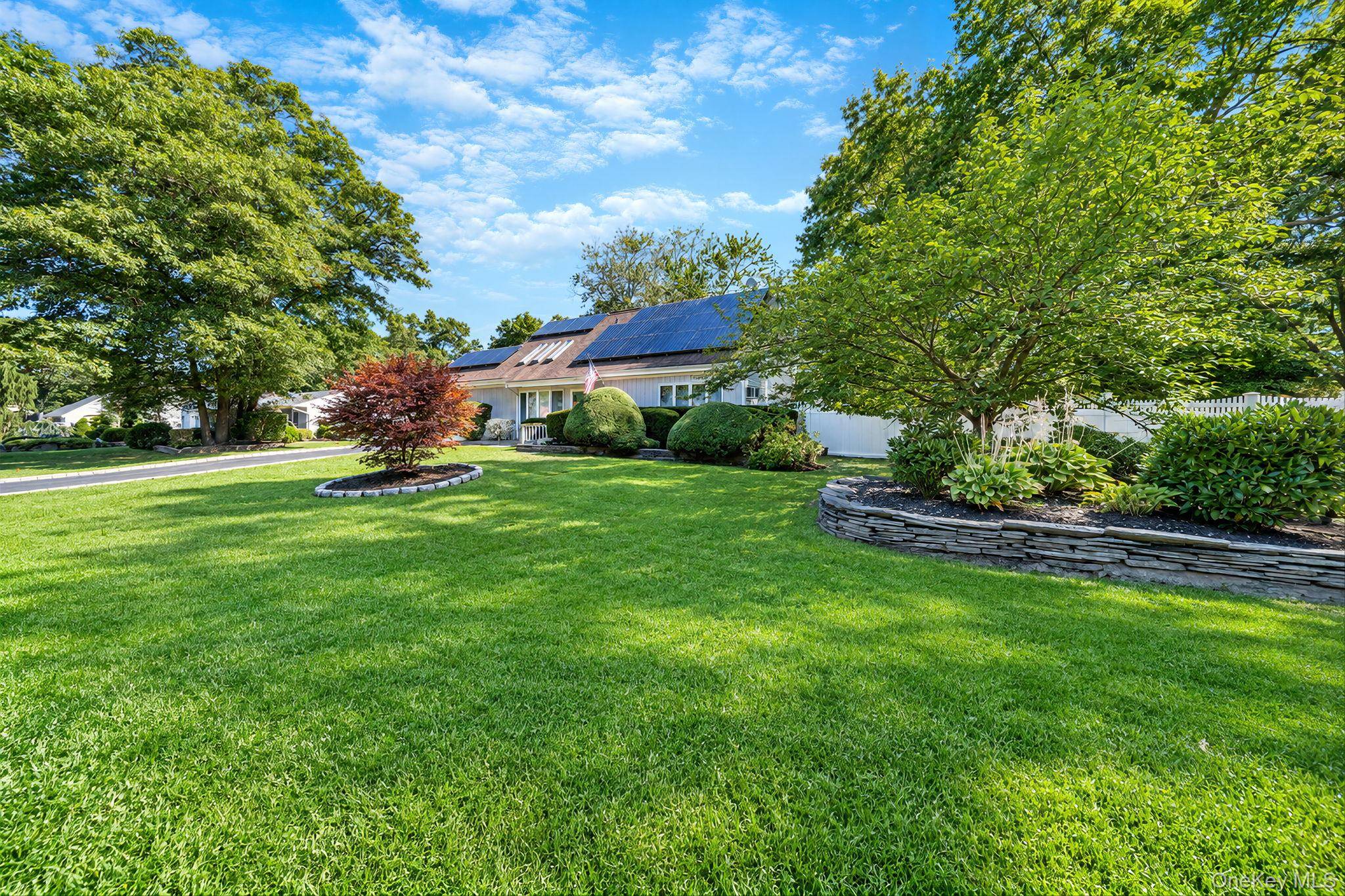 17 Fenwick AVE, Farmingville, NY 11738