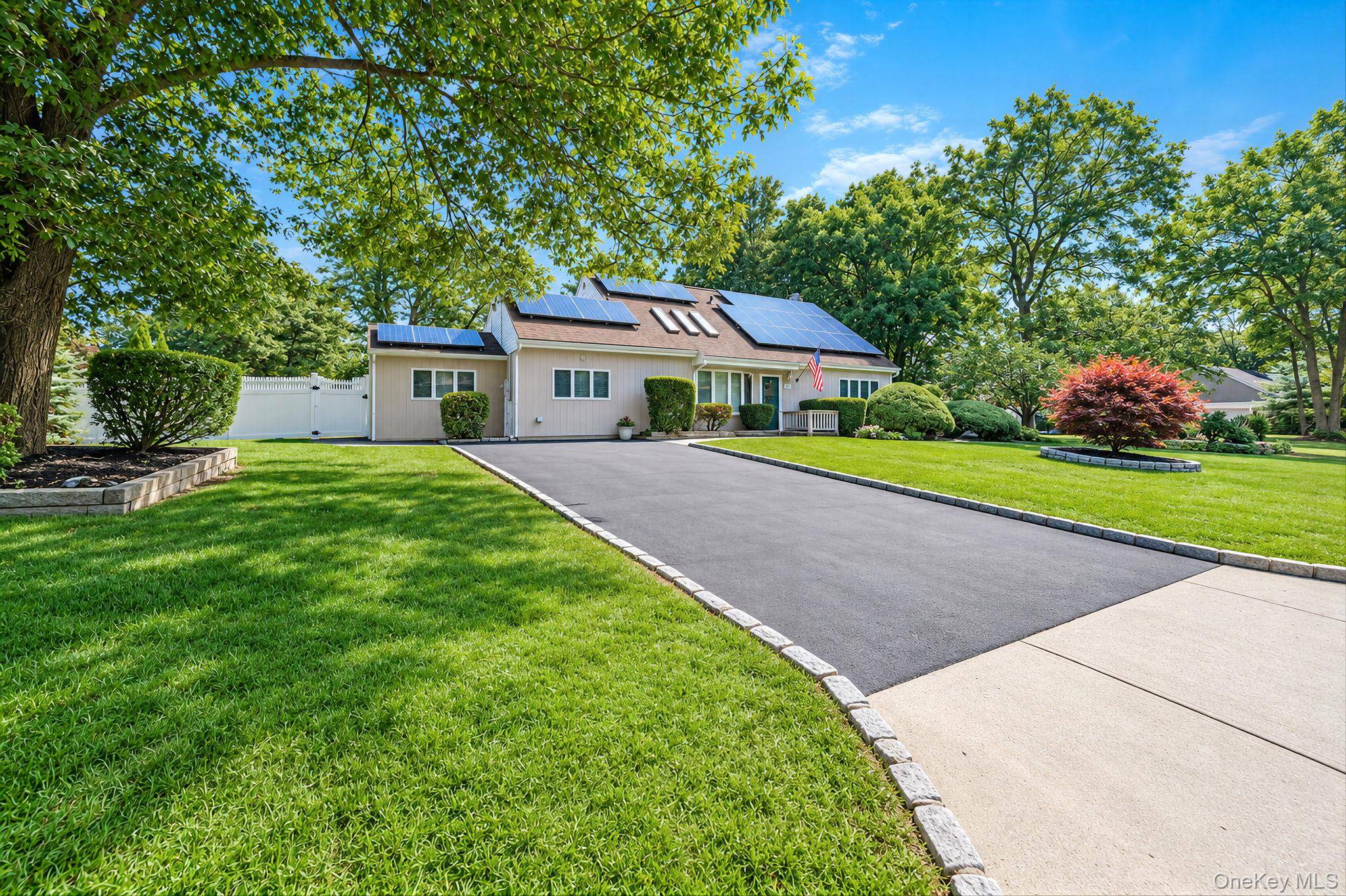 17 Fenwick AVE, Farmingville, NY 11738