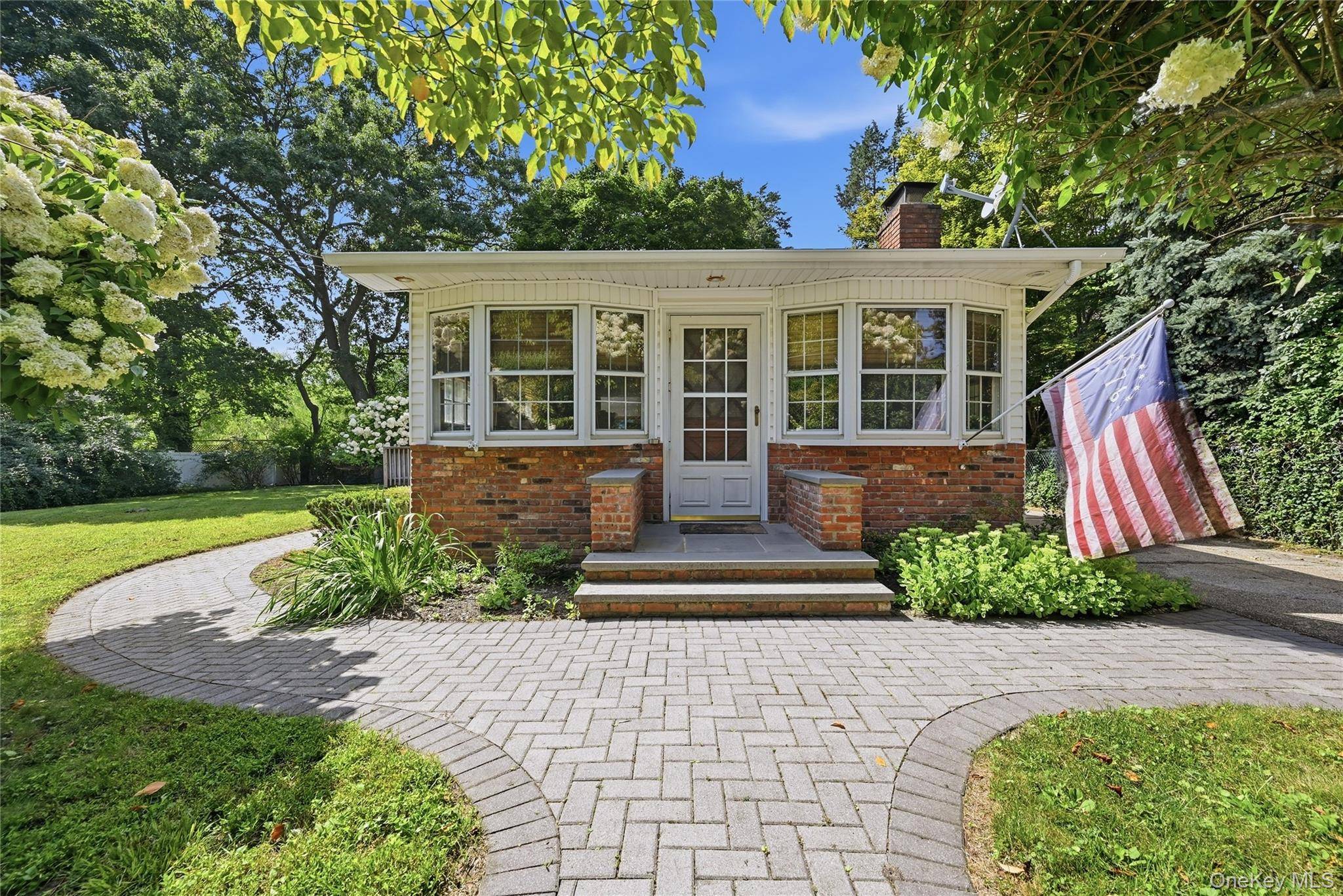 76 Queen RD, Rocky Point, NY 11778