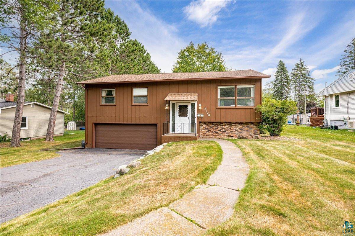 2128 Dunedin Ave, Duluth, MN 55803