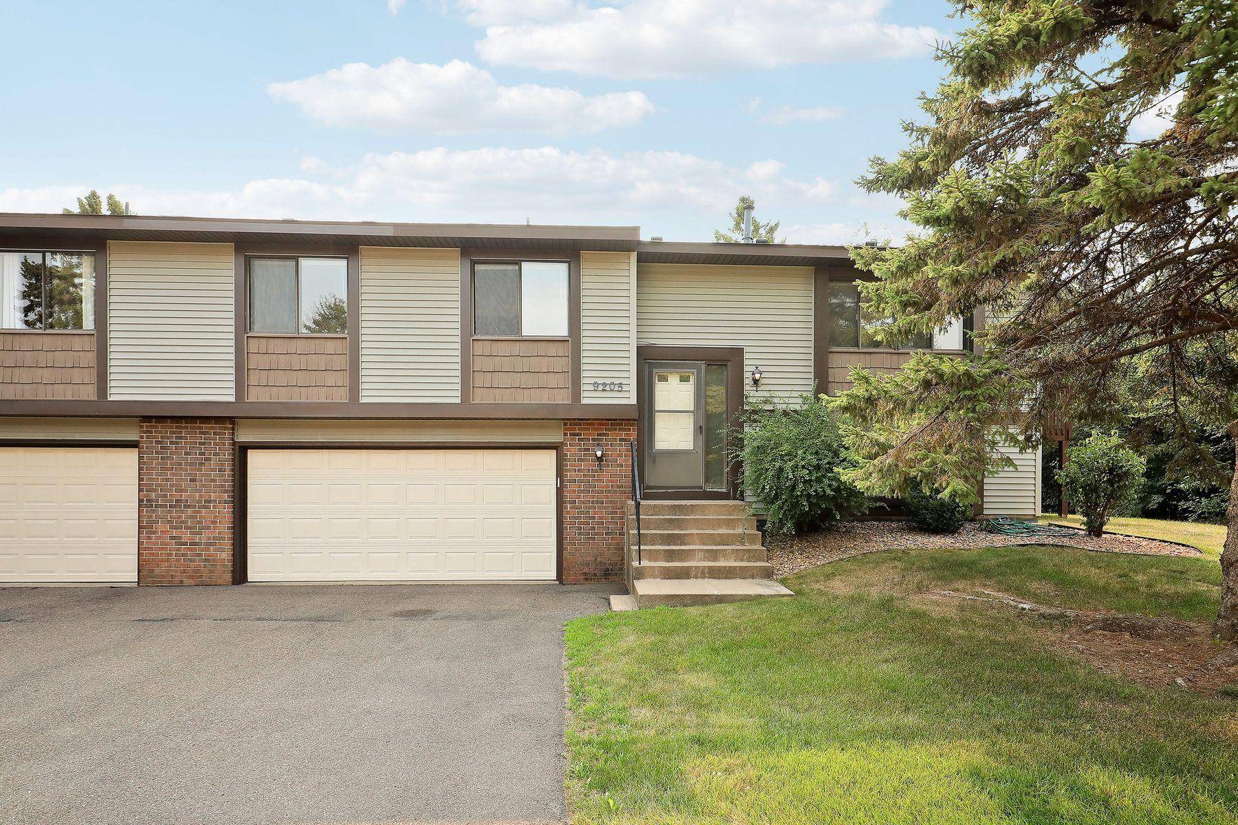 9205 Dartford RD, Woodbury, MN 55125