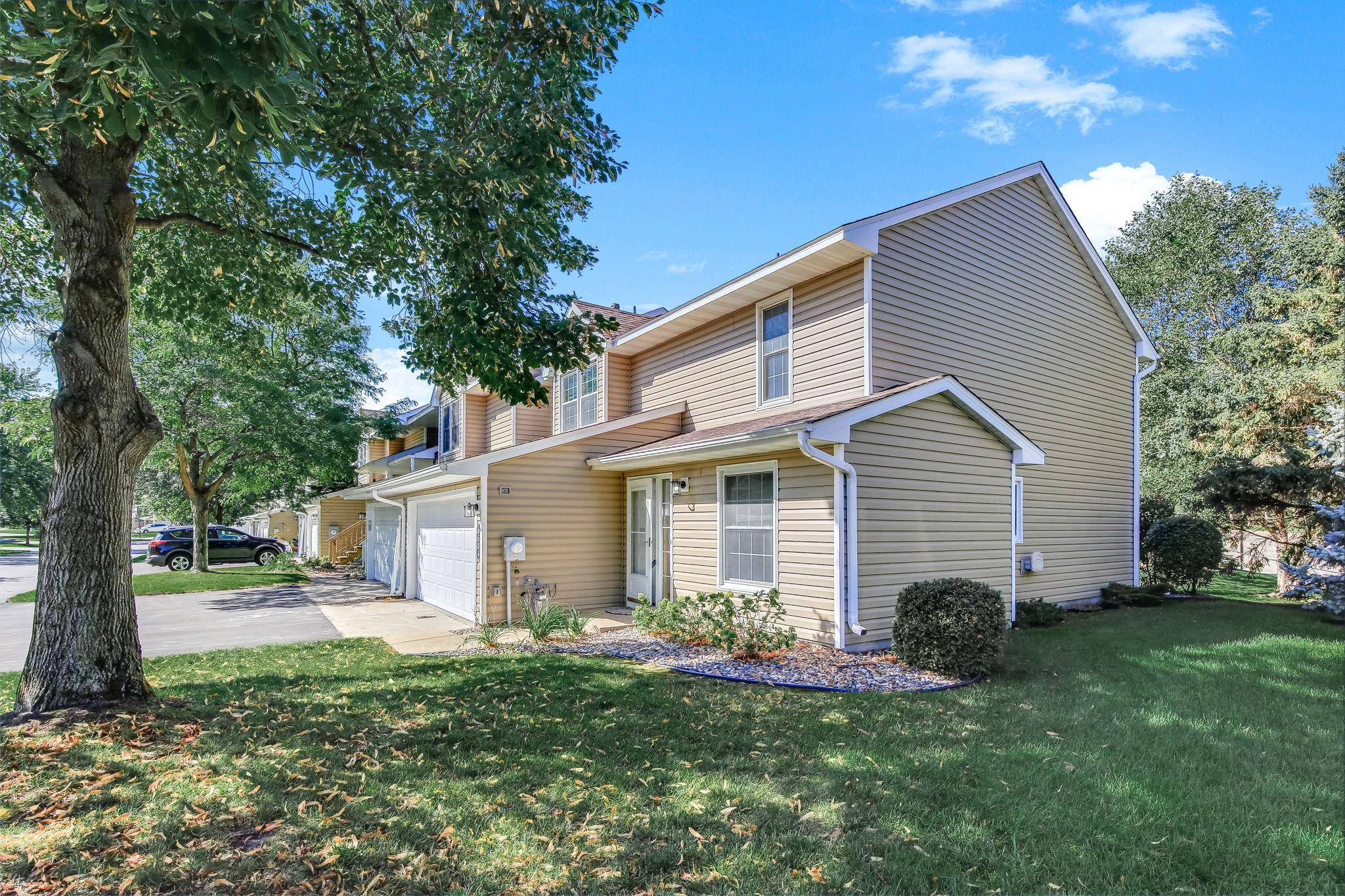 6604 Upper 23rd ST N, Oakdale, MN 55128