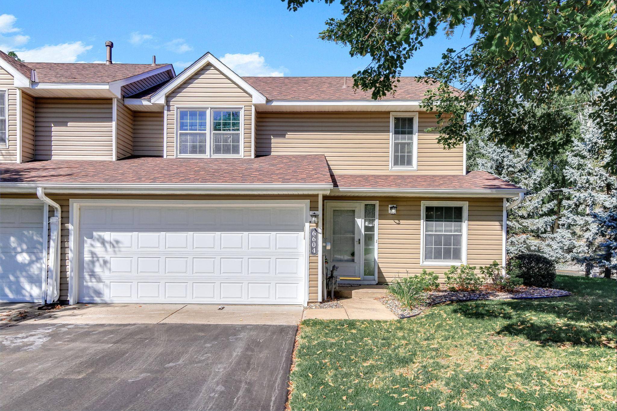 6604 Upper 23rd ST N, Oakdale, MN 55128