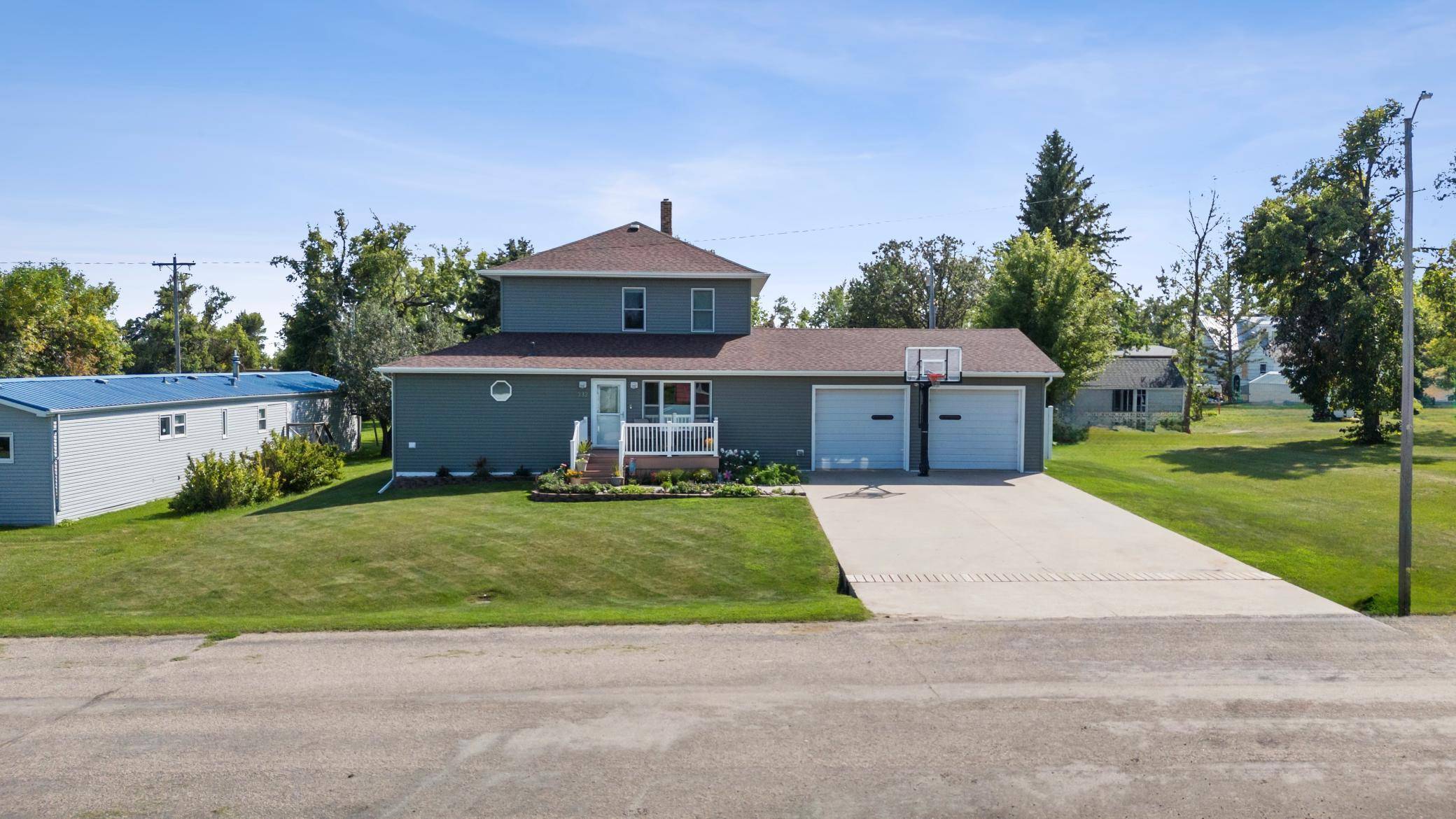 332 3rd AVE E, Hunter, ND 58048