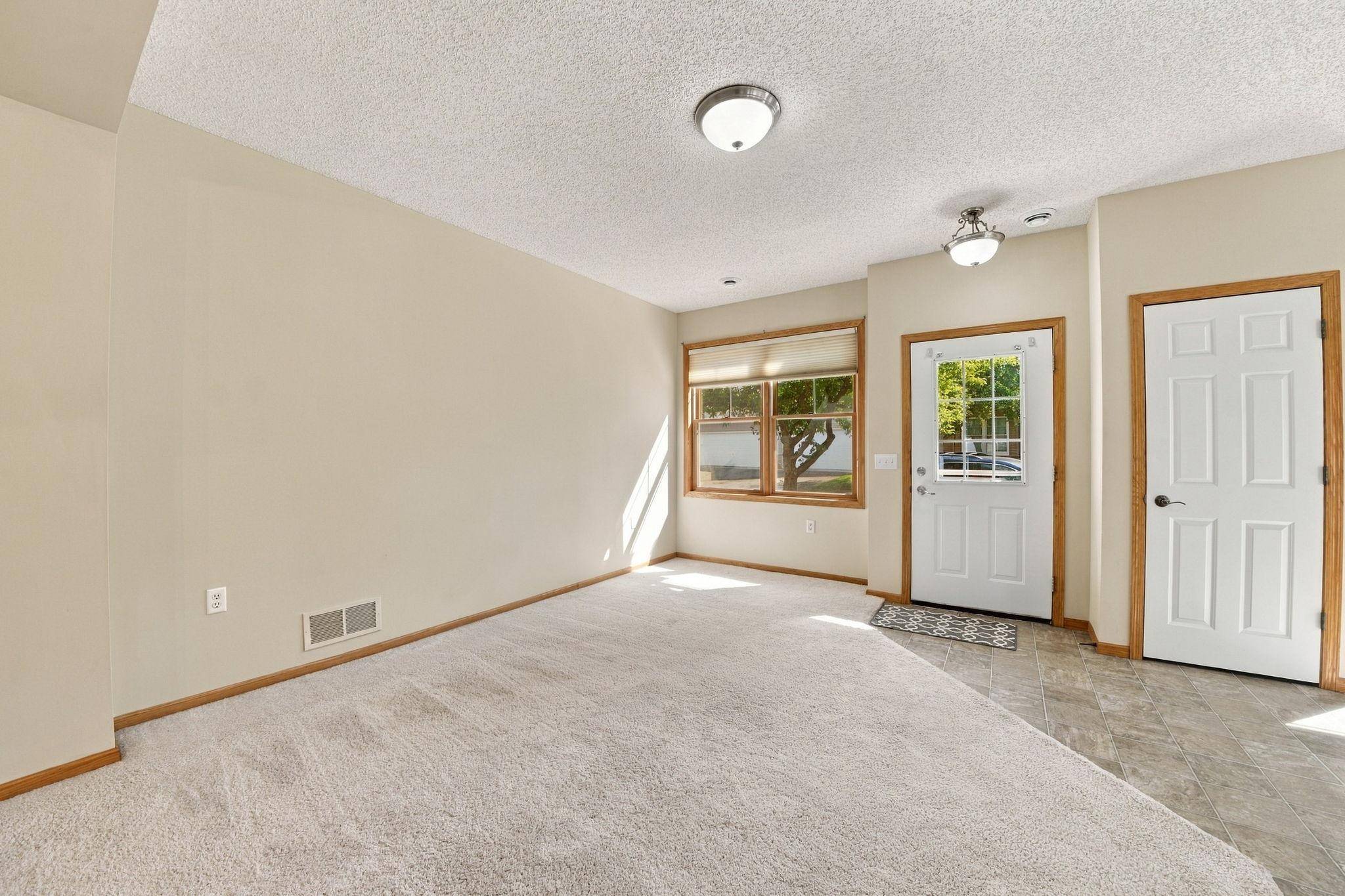 468 Hayes DR, Hastings, MN 55033